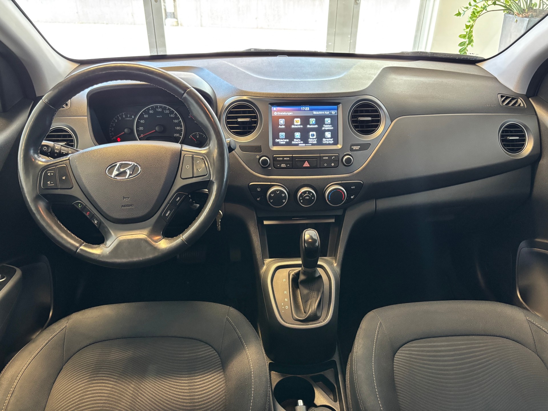 HYUNDAI i10 1.2 Amplia Automatic-image-10