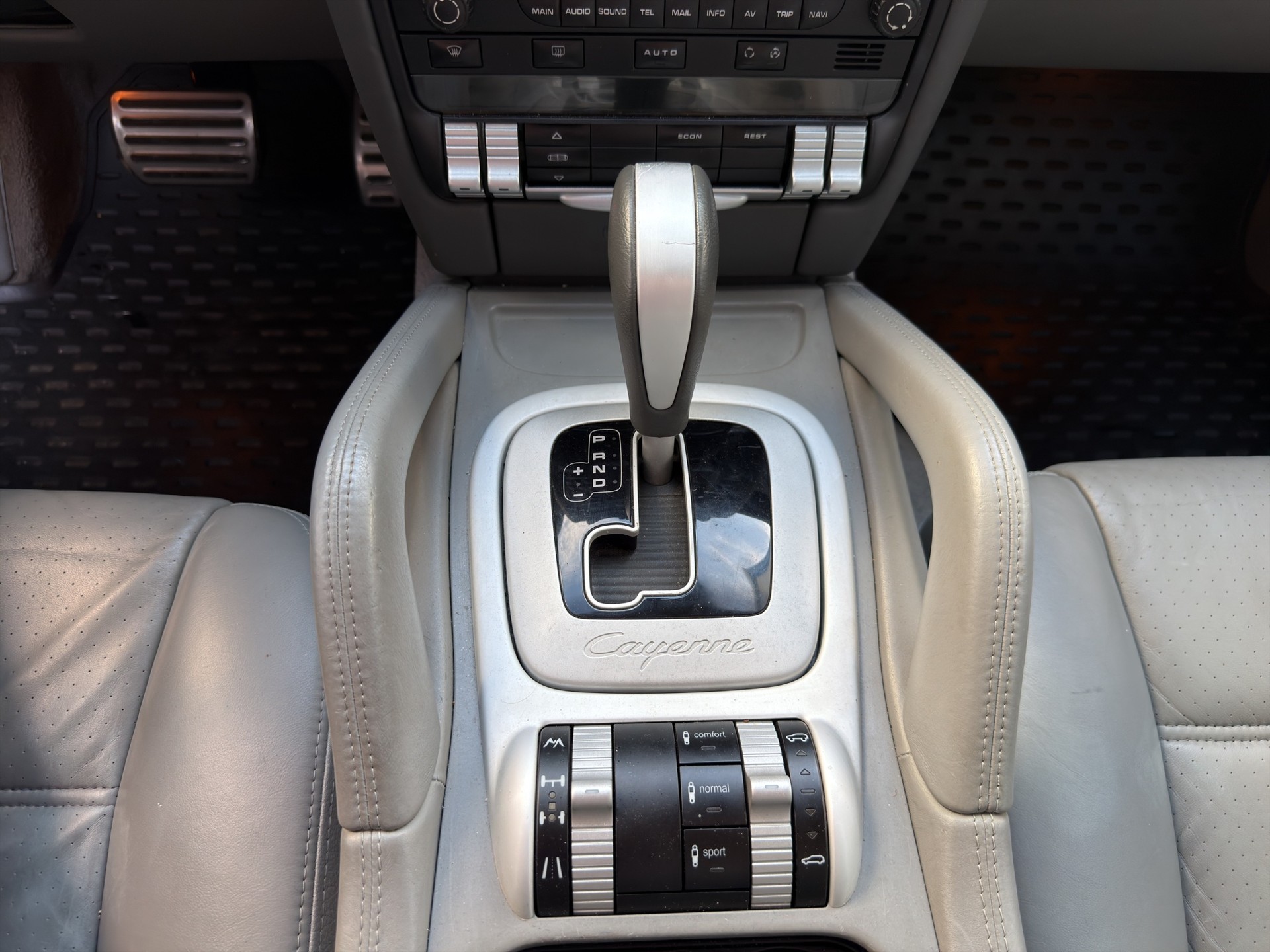 PORSCHE Cayenne S 4.5 V8-image-13