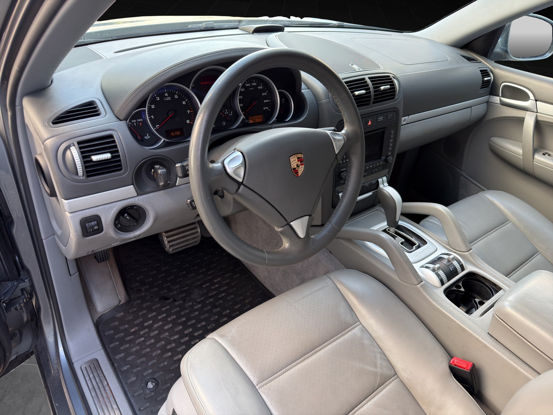 PORSCHE Cayenne S 4.5 V8-image-6