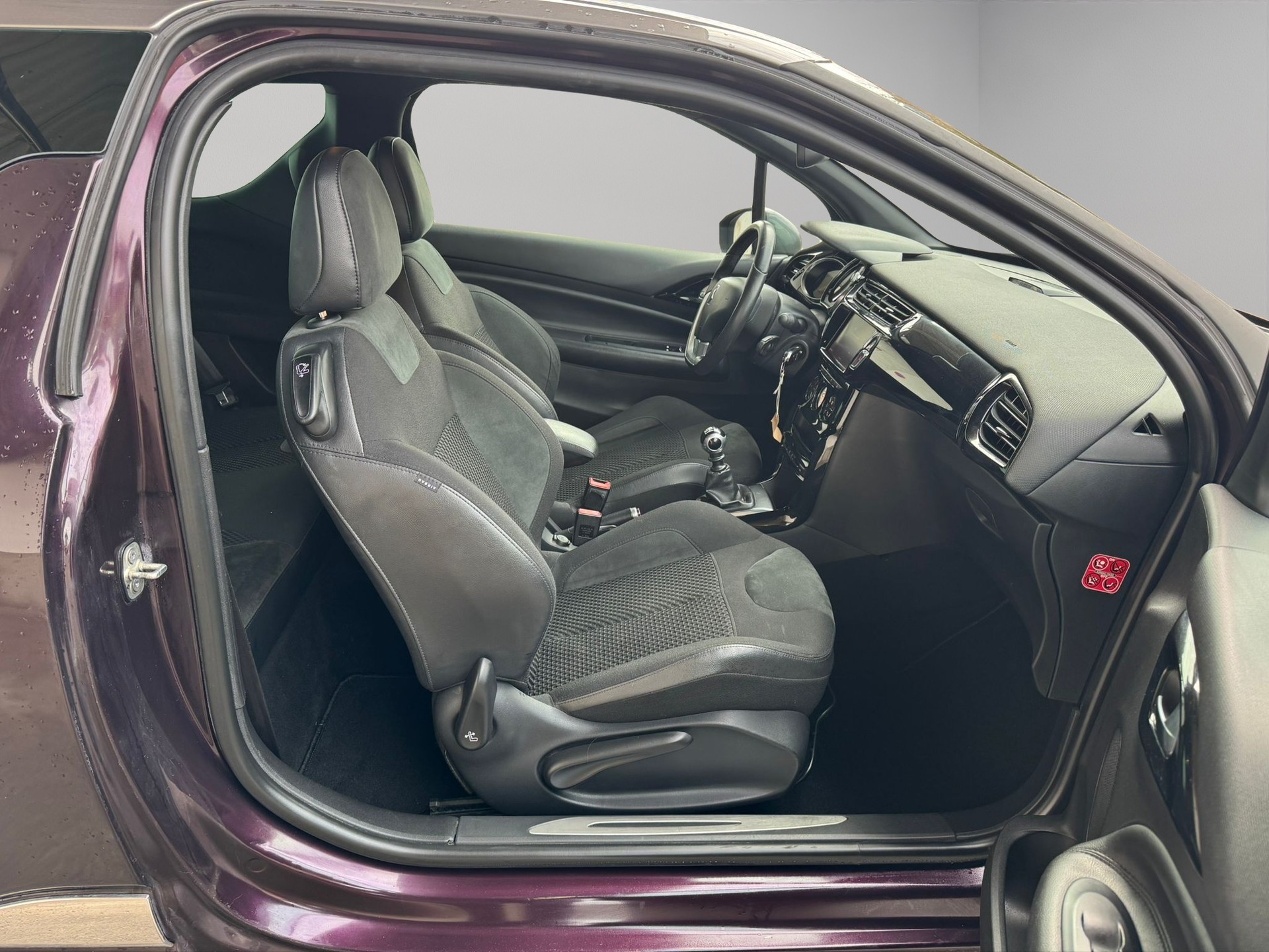 DS AUTOMOBILES DS 3 1.6 THP Sport Chic Plus-image-13