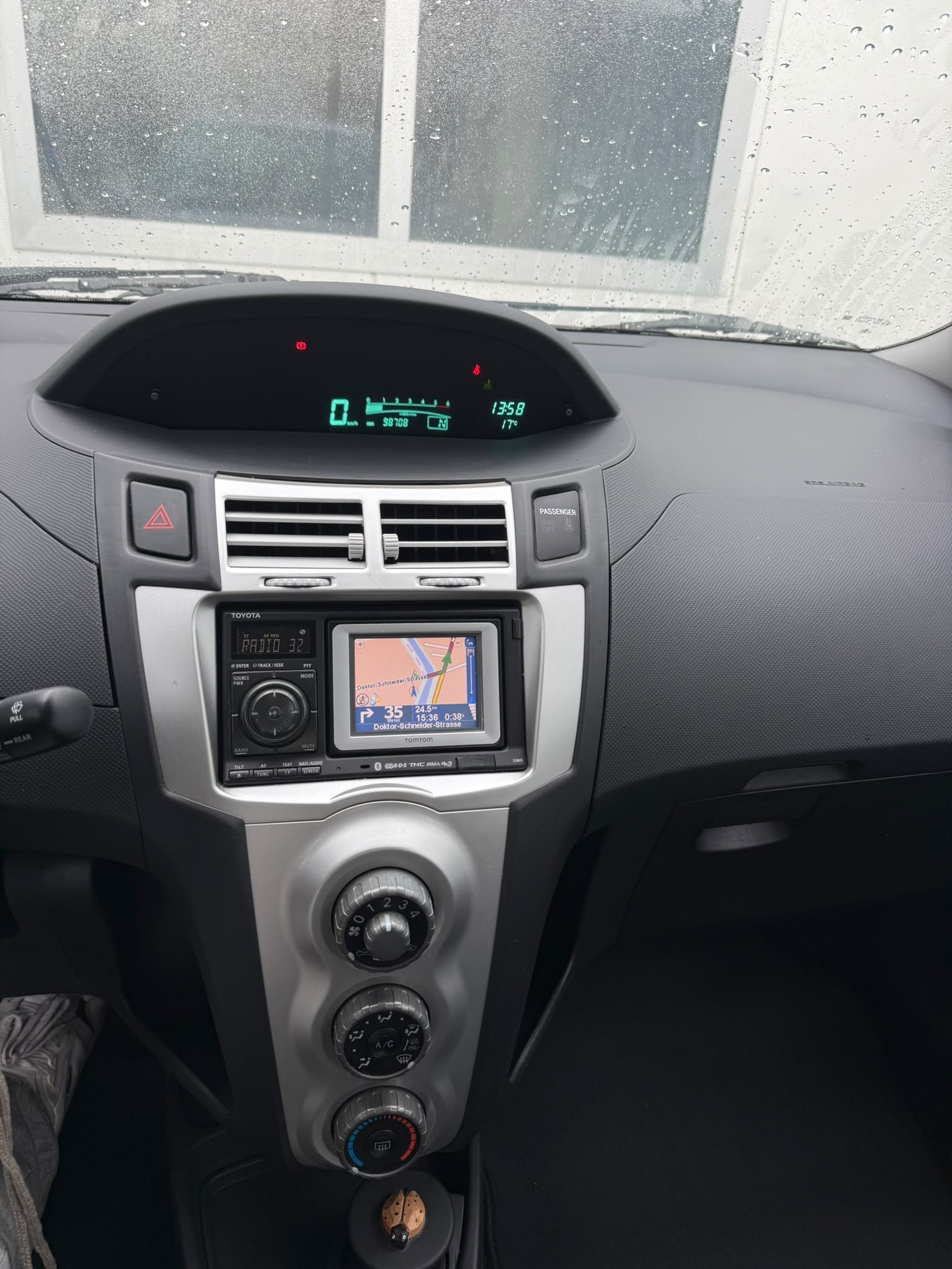 TOYOTA Yaris 1.4 D-4D City Multimode-image-4