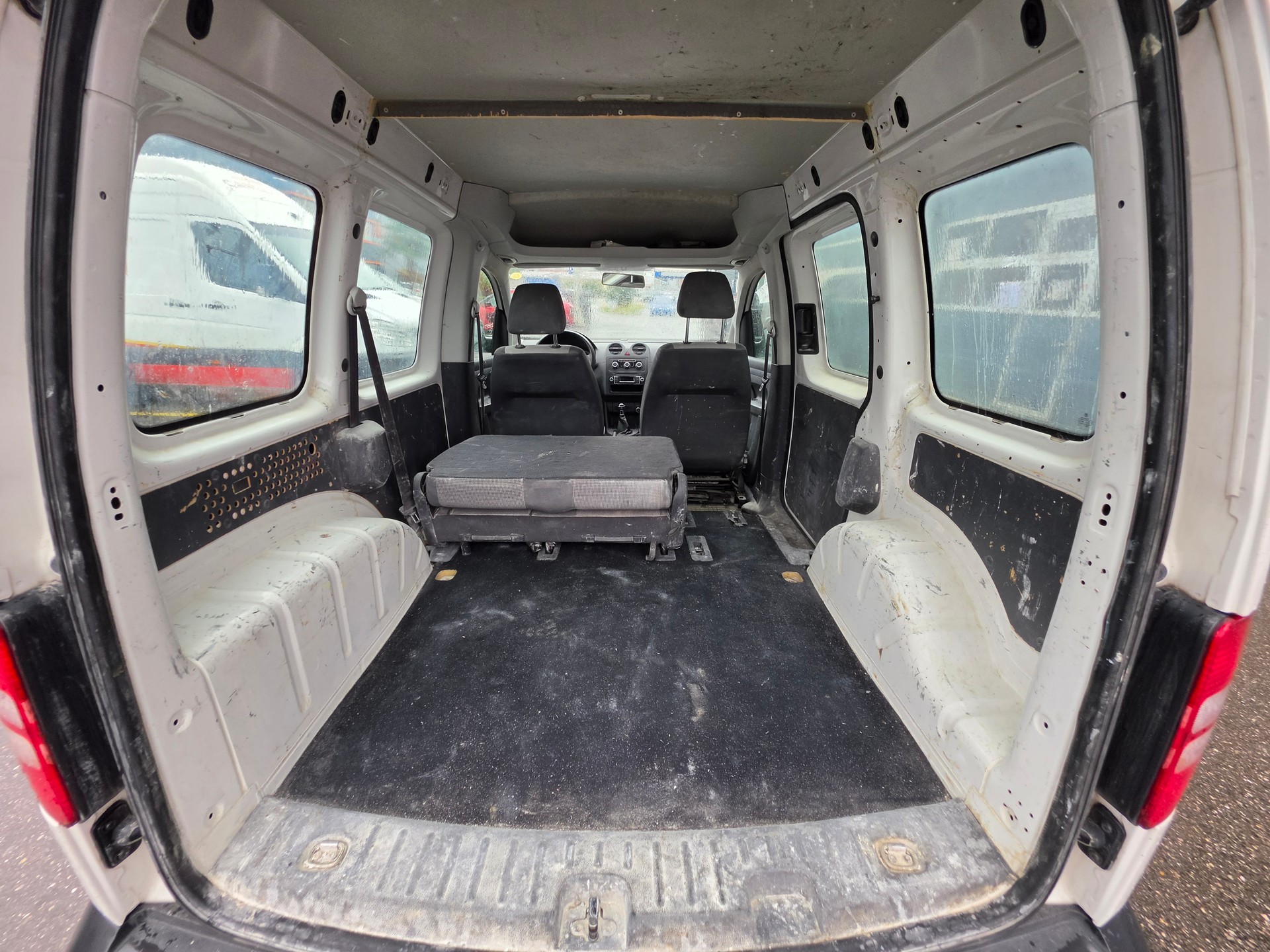 VW Caddy 2.0 TDI 4Motion-image-6