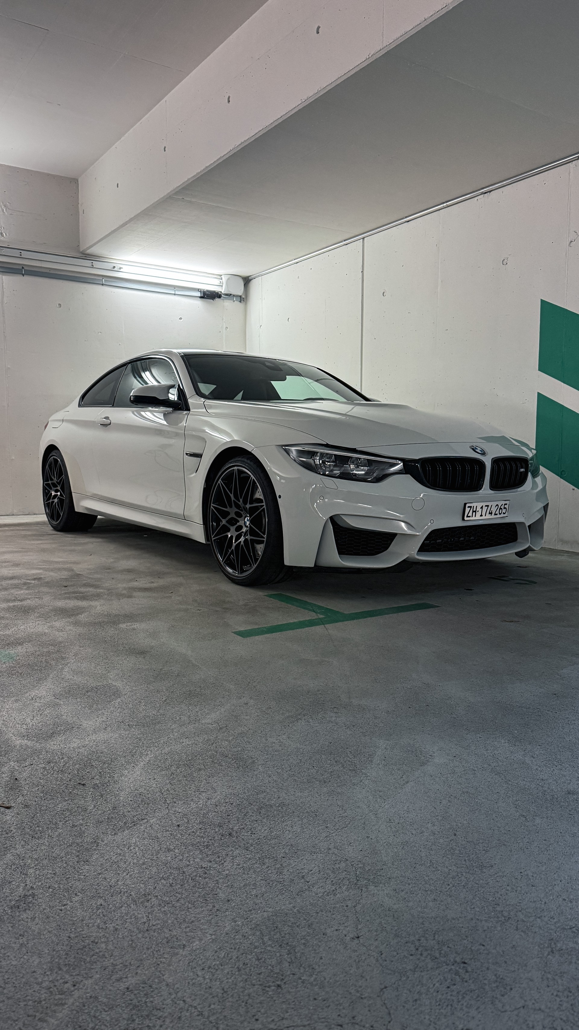 BMW M4 Competition, 8-Fach Bereift, Ohne OPF, Facelift-image-0