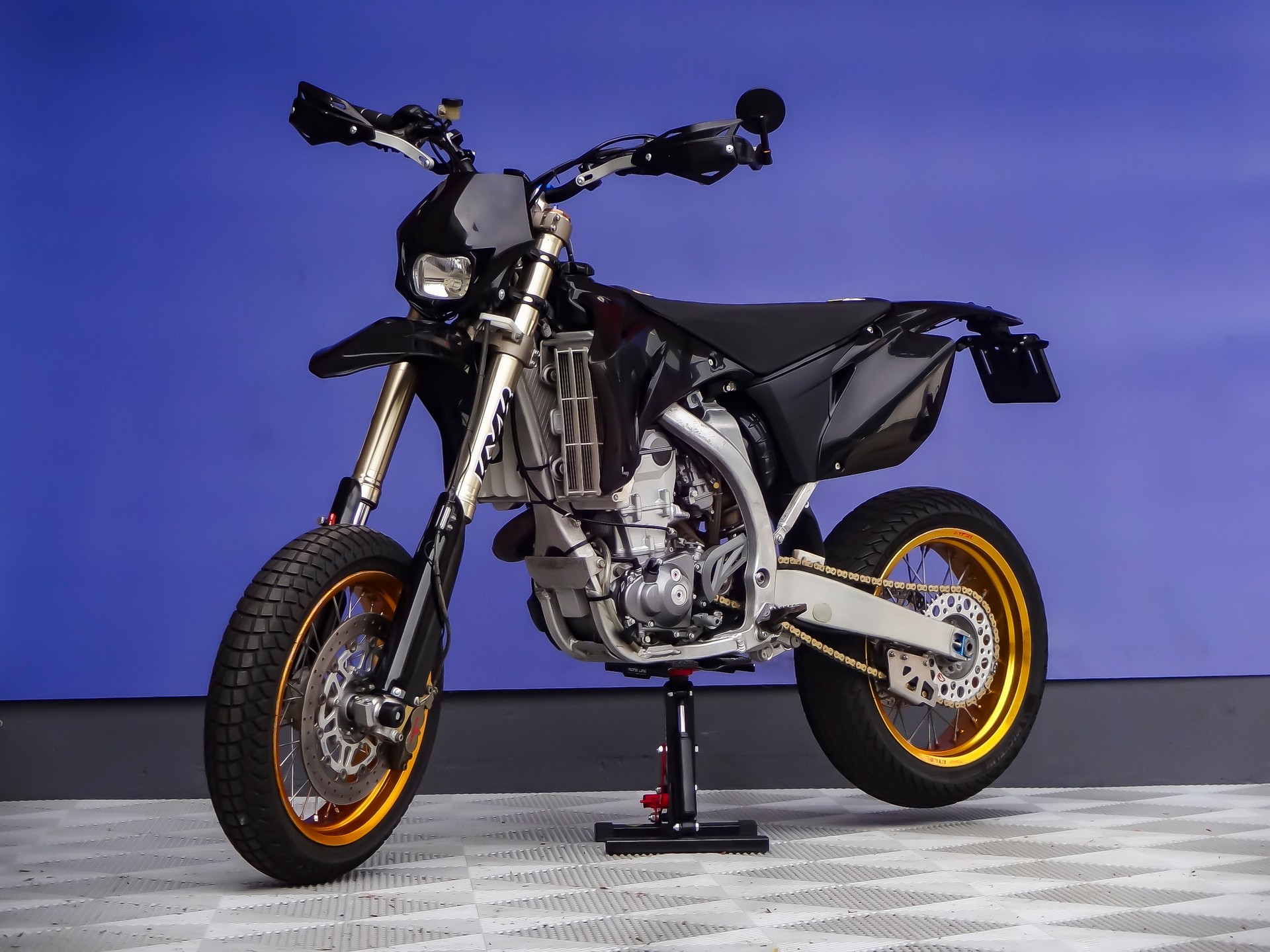YAMAHA YZ450 Supermoto-showroom-element-3
