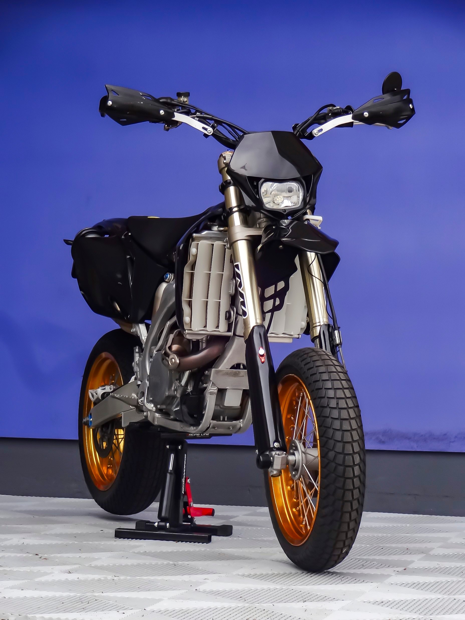 YAMAHA YZ450 Supermoto-showroom-element-2