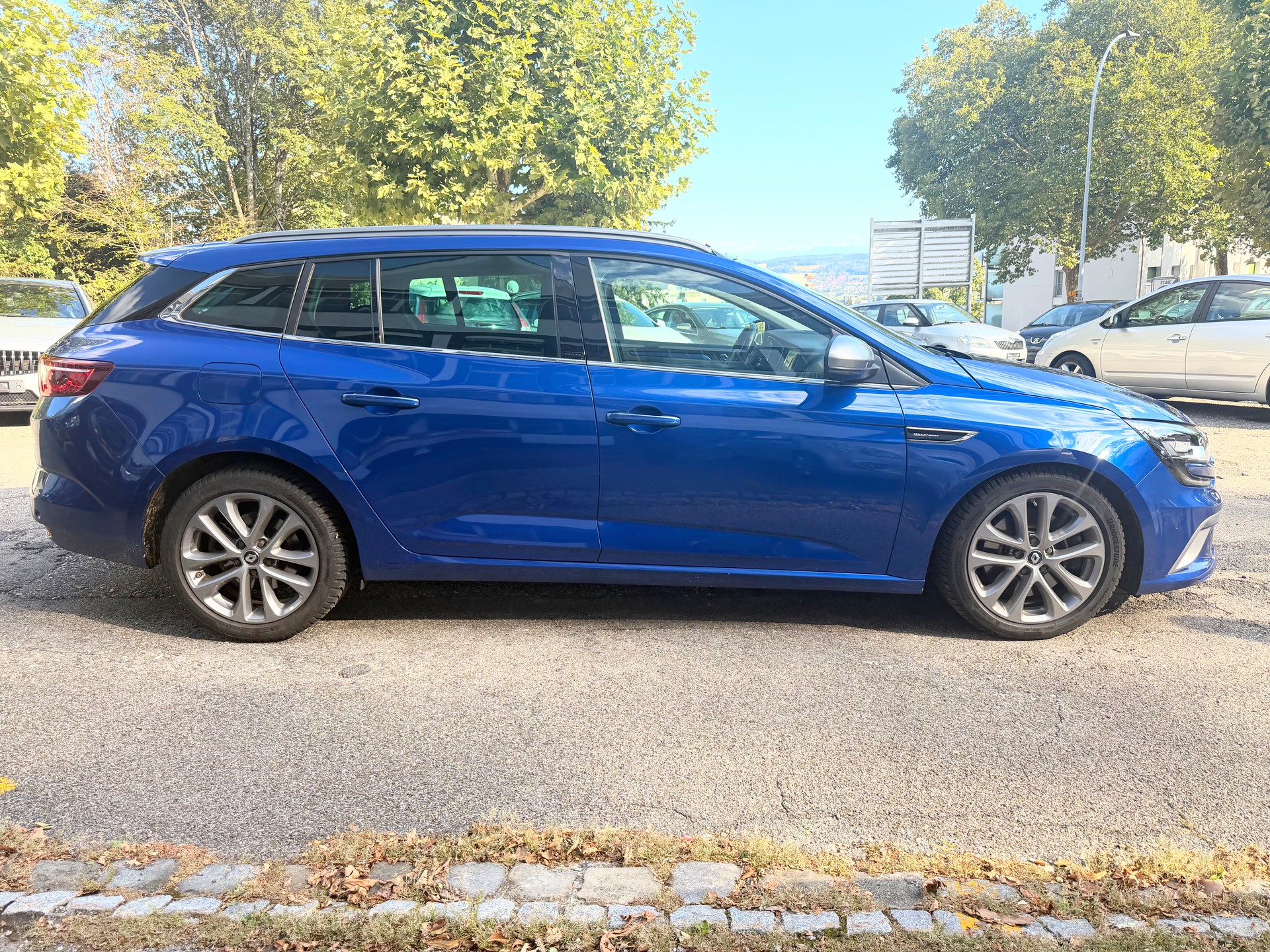 RENAULT Mégane Grandtour 1.6 16V Turbo GT EDC-image-3