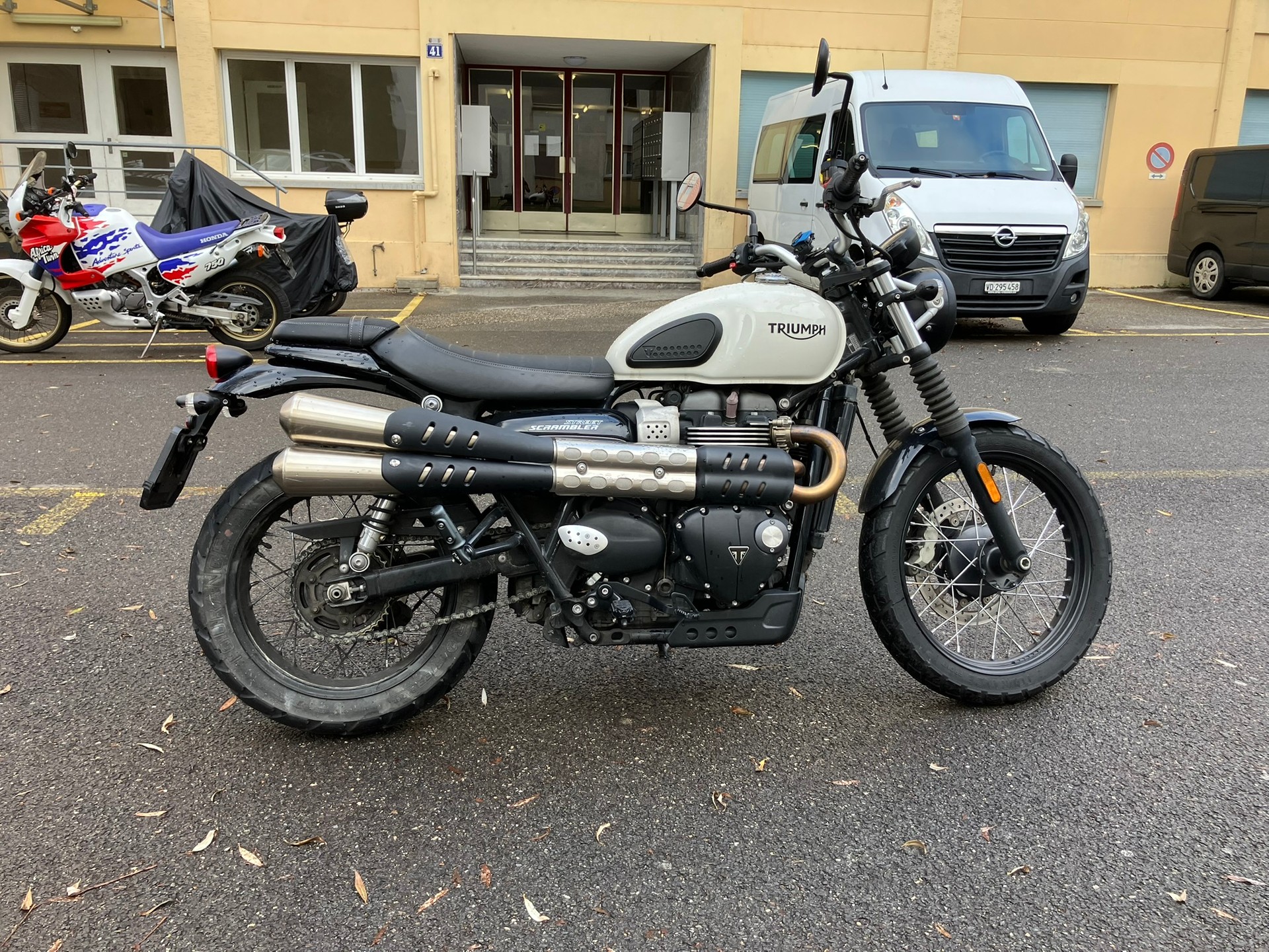 TRIUMPH Street Scrambler 900