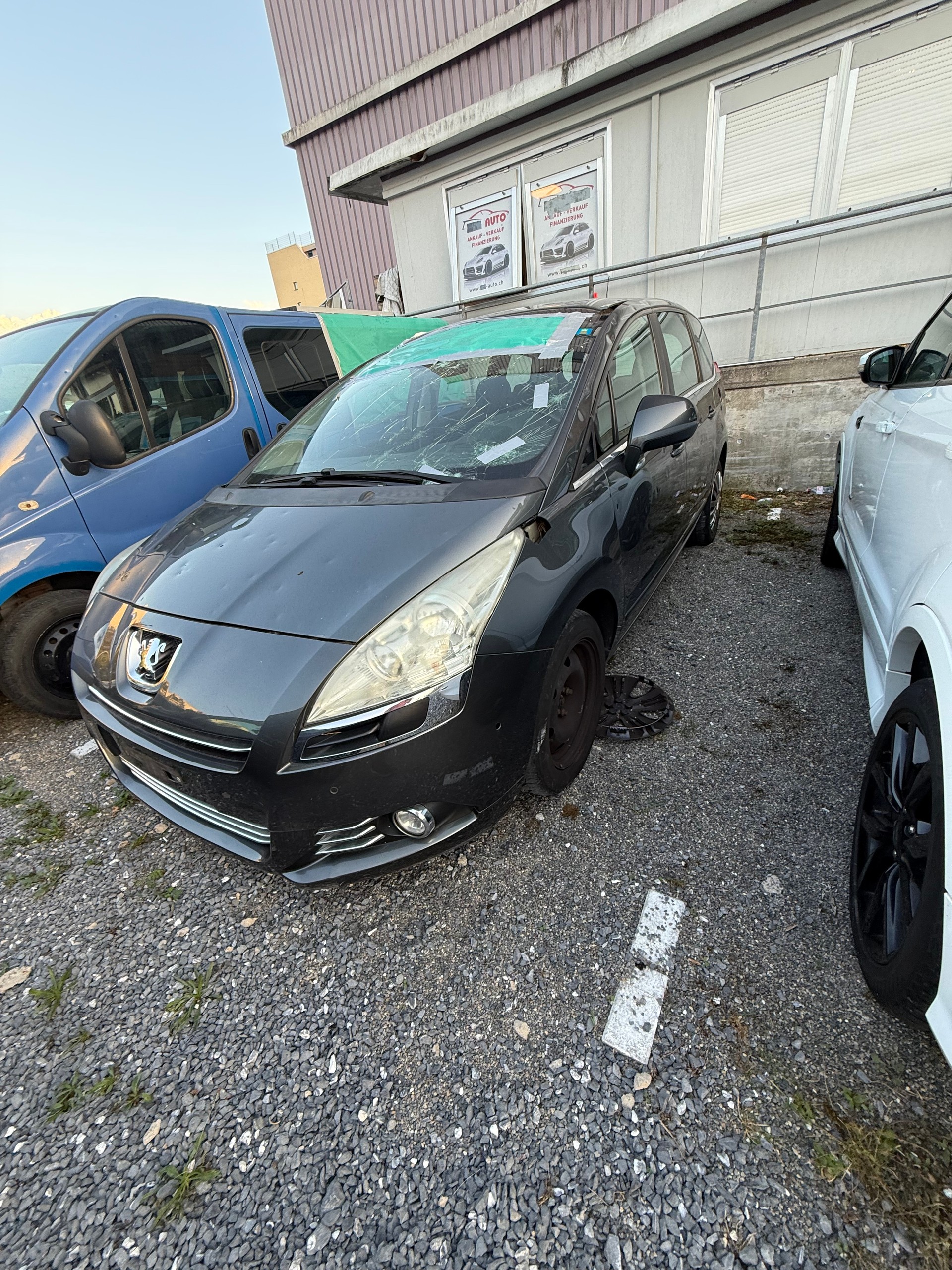 PEUGEOT 5008 2.0 HDI Business-image-1