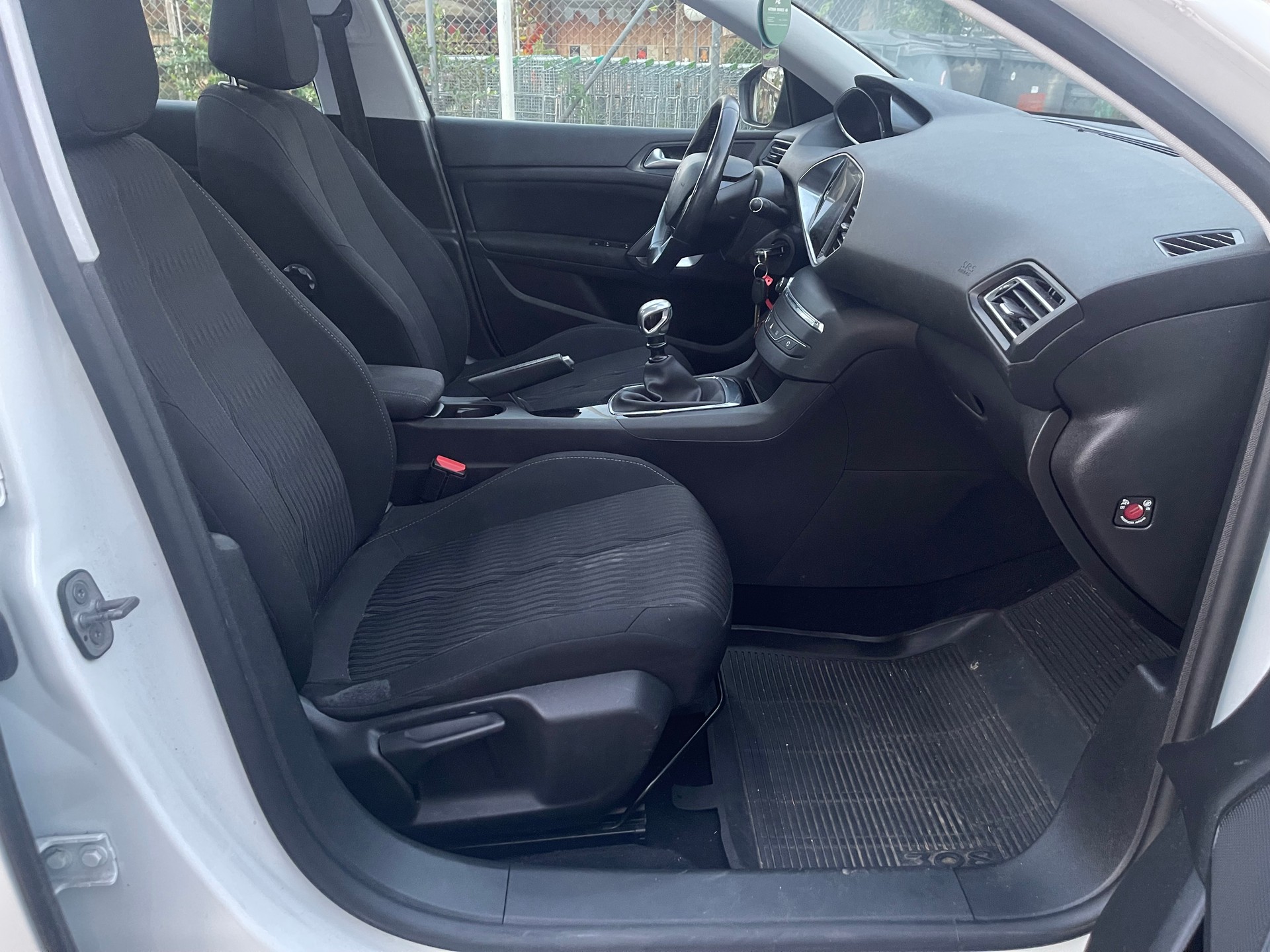 PEUGEOT 308 SW 1.6 BlueHDI Allure-image-8
