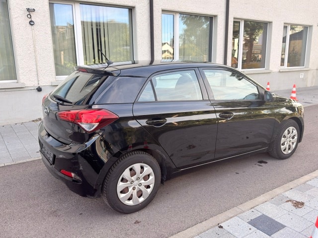 HYUNDAI i20 1.2 Plena-image-2