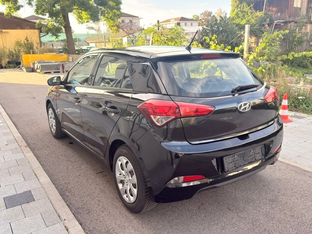 HYUNDAI i20 1.2 Plena-image-5