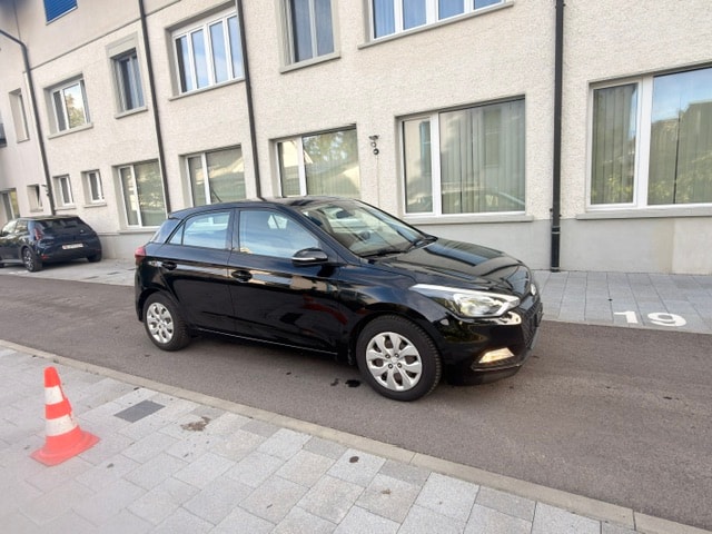 HYUNDAI i20 1.2 Plena-image-9