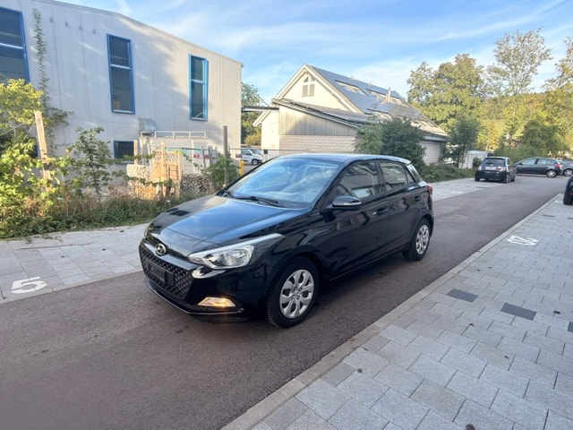 HYUNDAI i20 1.2 Plena-image-1