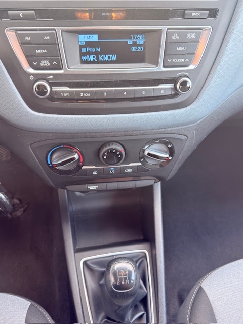 HYUNDAI i20 1.2 Plena-image-12