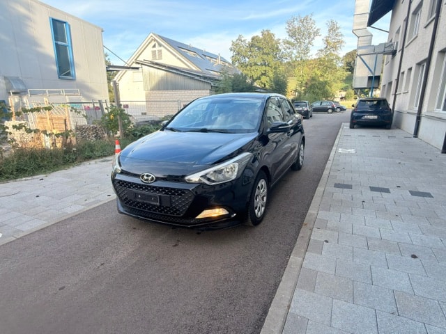 HYUNDAI i20 1.2 Plena-image-0