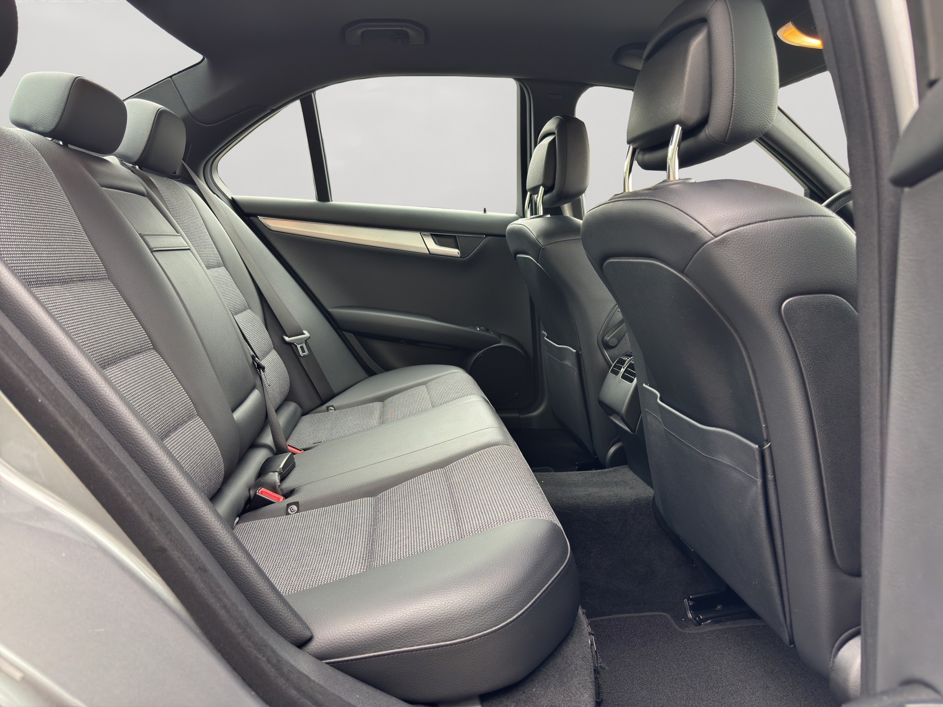 MERCEDES-BENZ C 220 CDI AMG Line 7G-Tronic-image-15
