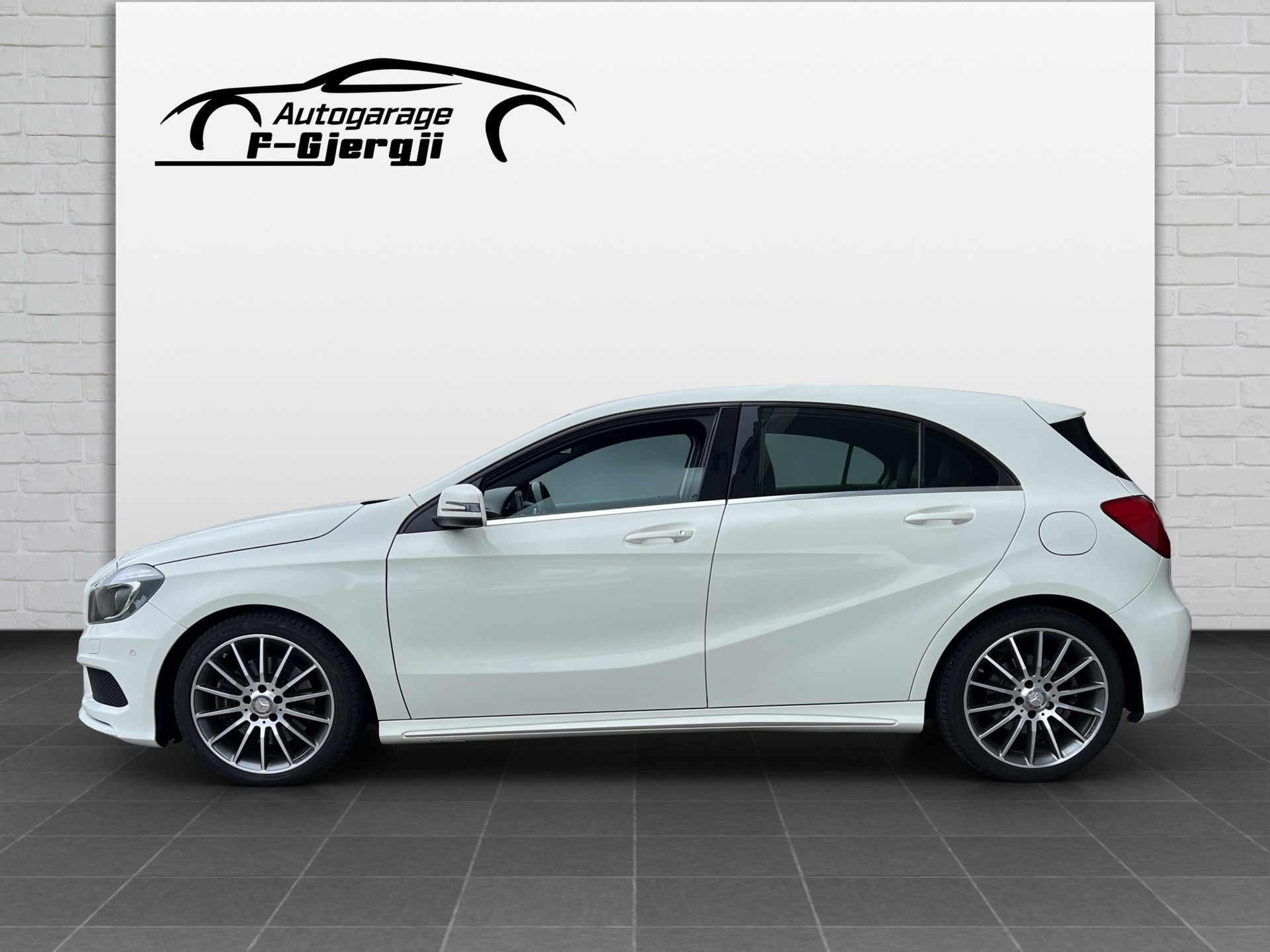 MERCEDES-BENZ A 250 AMG Line 4Matic 7G-DCT-image-4