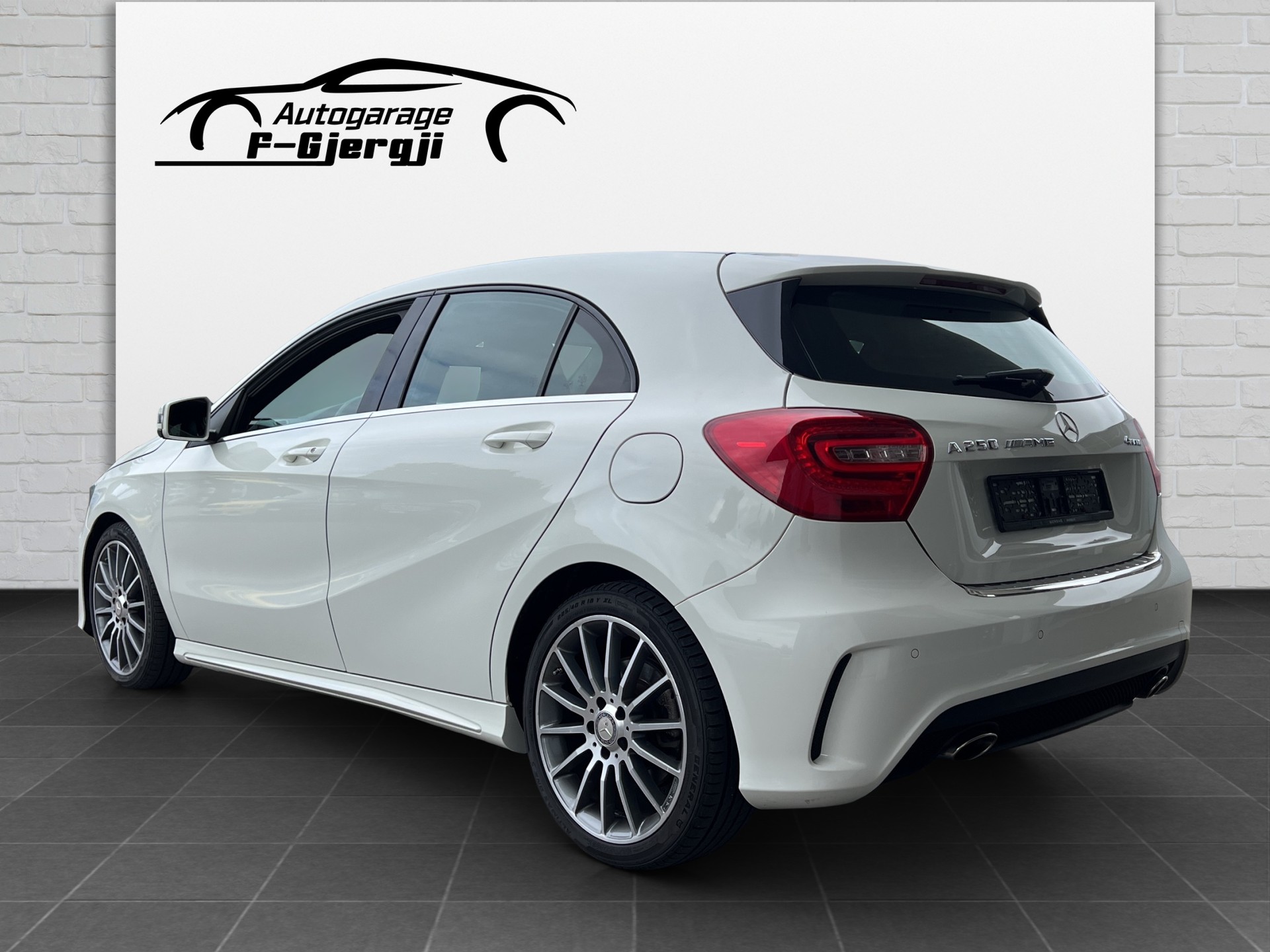 MERCEDES-BENZ A 250 AMG Line 4Matic 7G-DCT-image-3