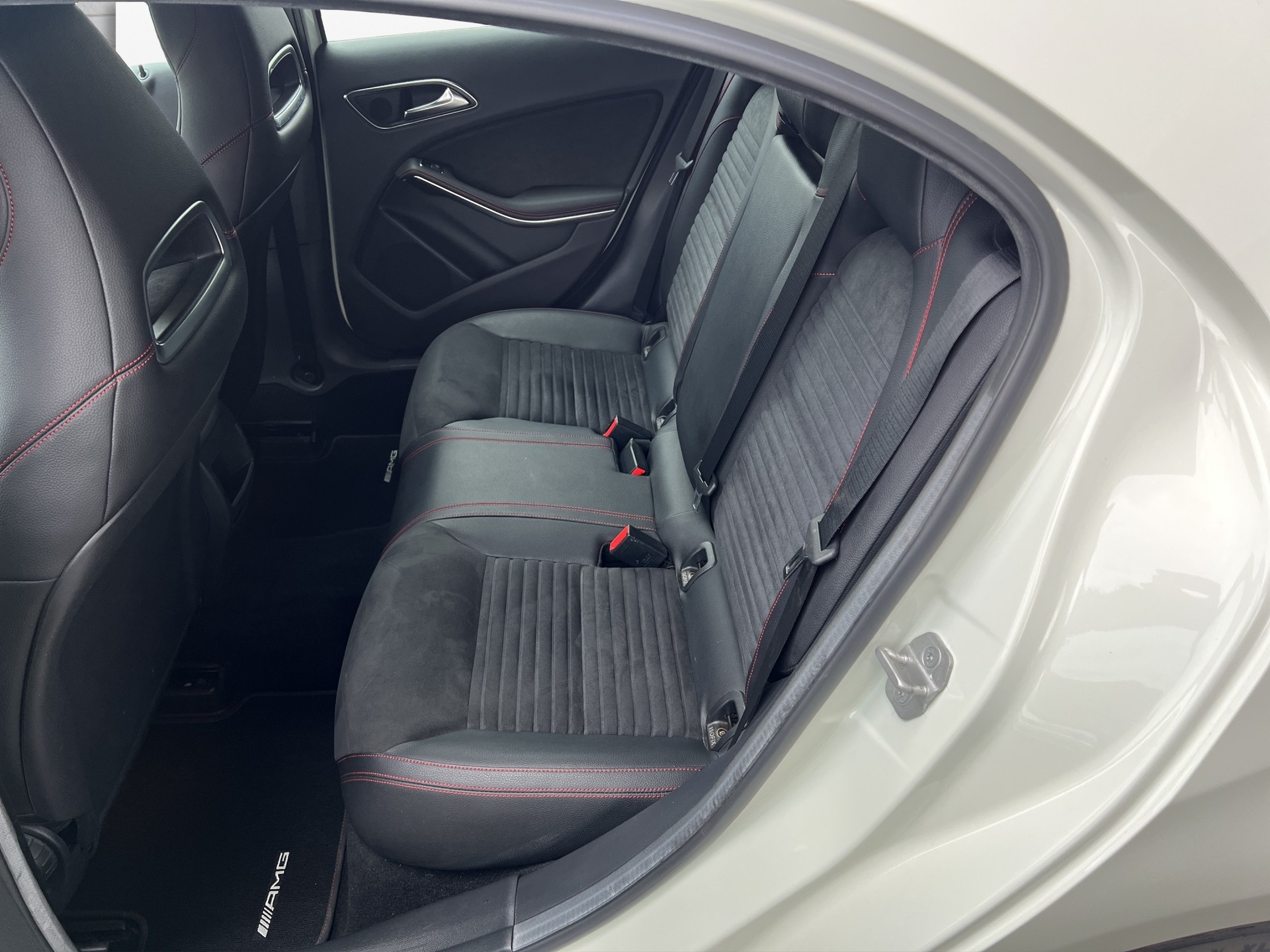MERCEDES-BENZ A 250 AMG Line 4Matic 7G-DCT-image-10