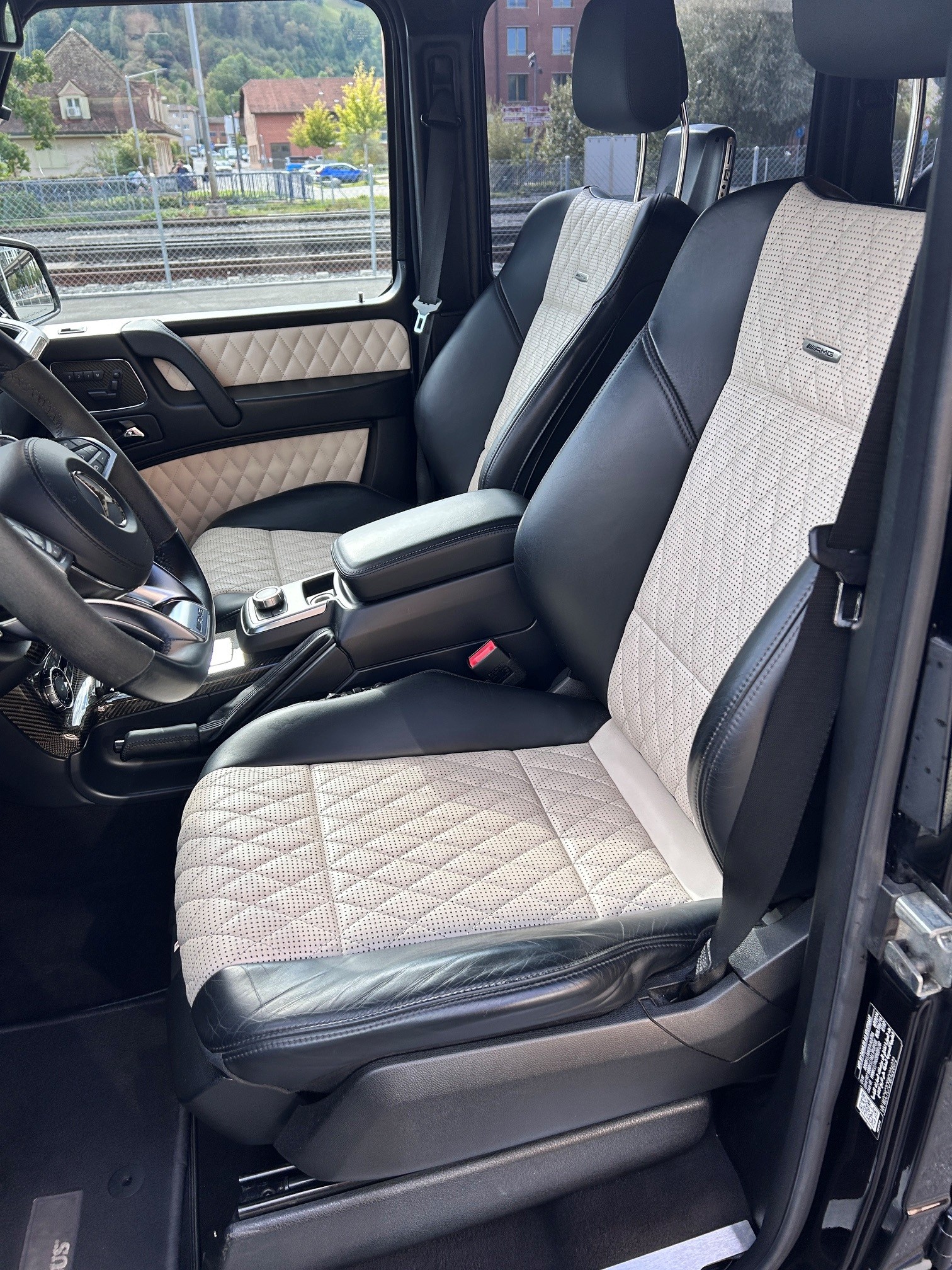 MERCEDES-BENZ G 63 AMG Automatic-image-8