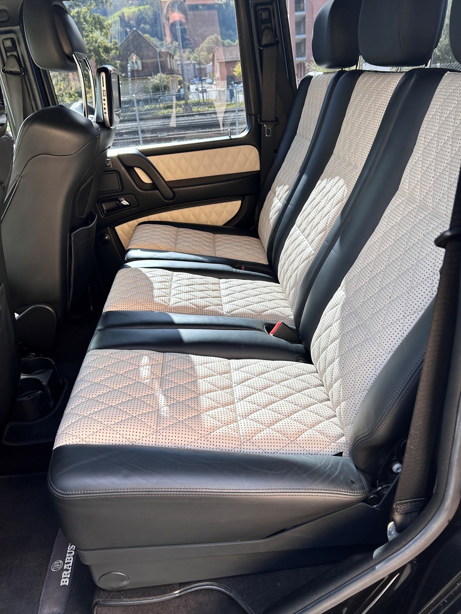 MERCEDES-BENZ G 63 AMG Automatic-image-13