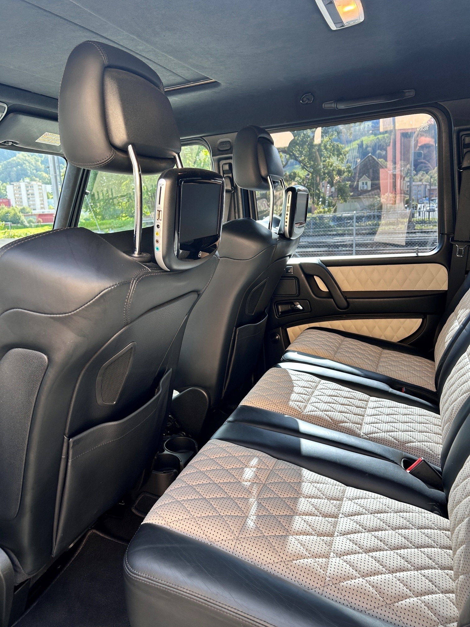 MERCEDES-BENZ G 63 AMG Automatic-image-14