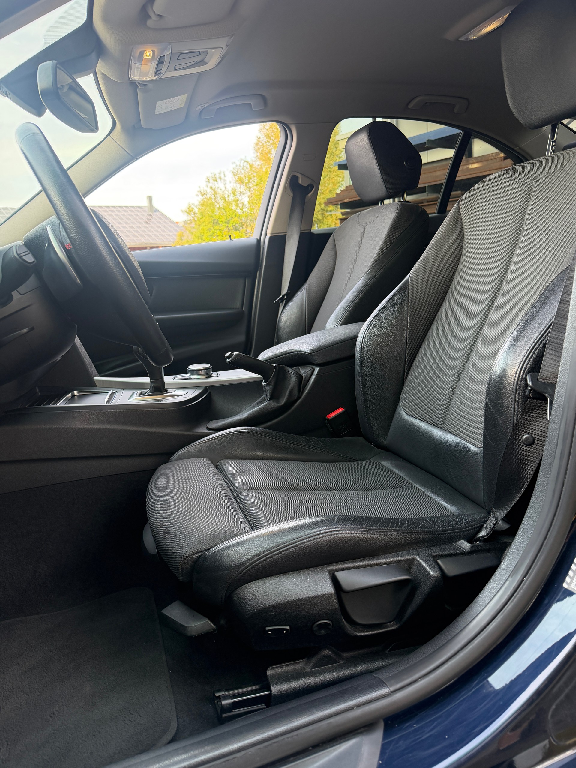 BMW 320d xDrive Luxury Line Steptronic-image-8
