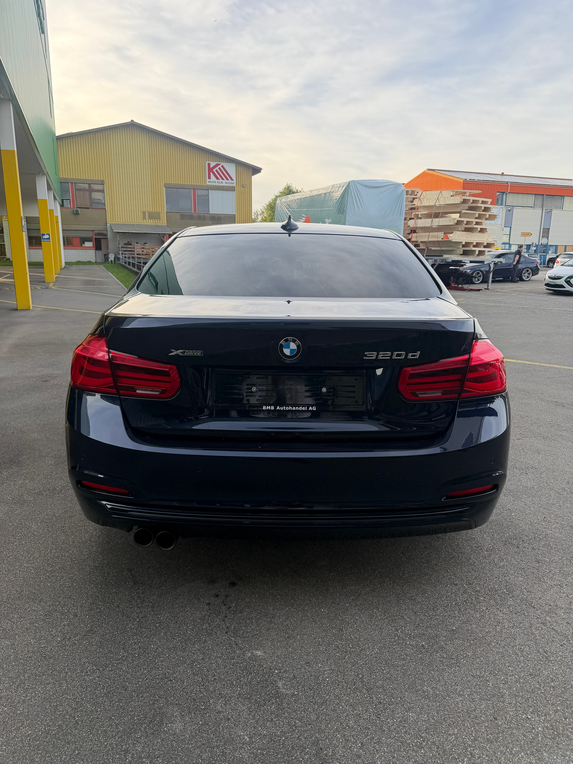 BMW 320d xDrive Luxury Line Steptronic-image-5