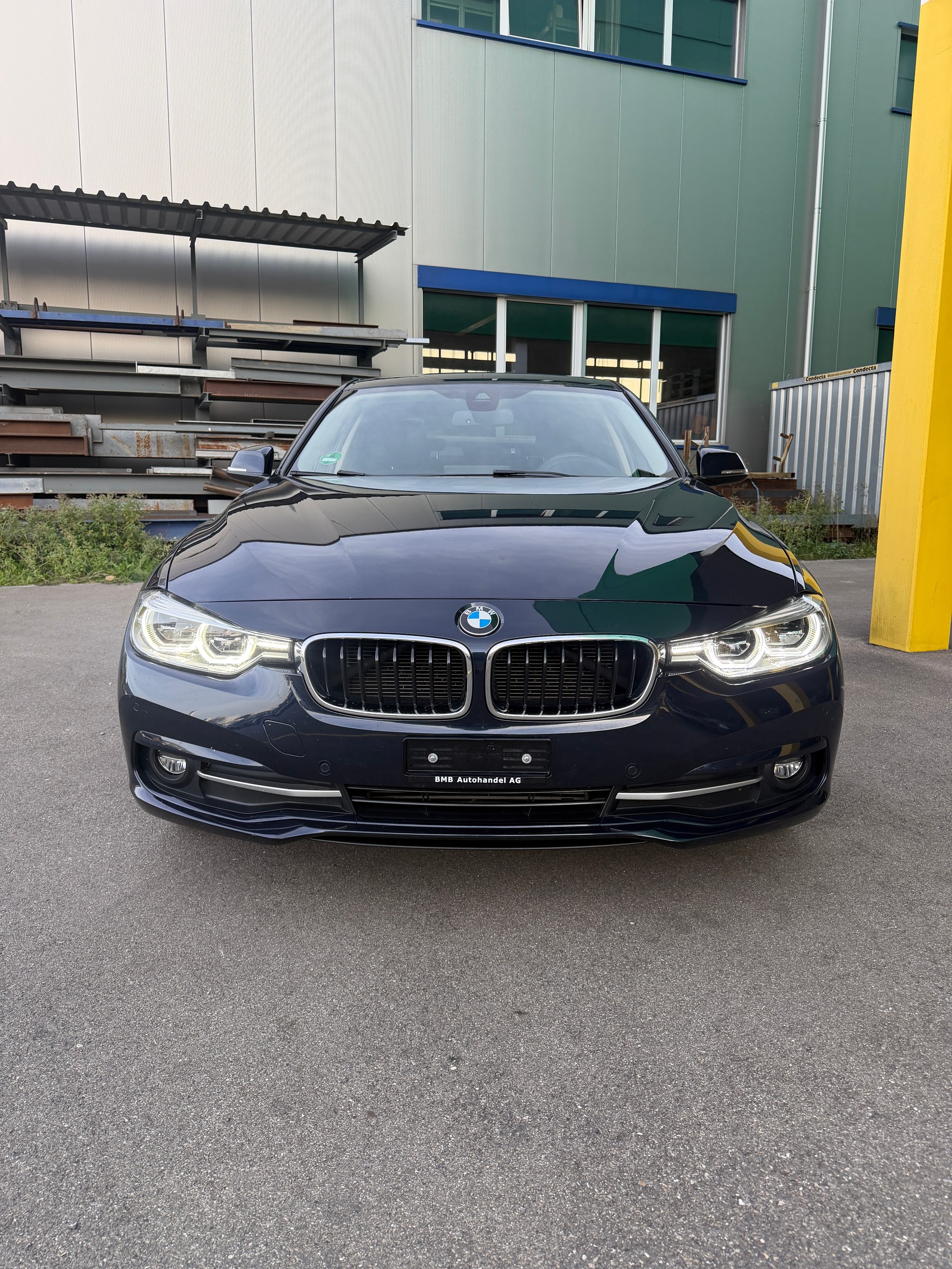 BMW 320d xDrive Luxury Line Steptronic-image-1