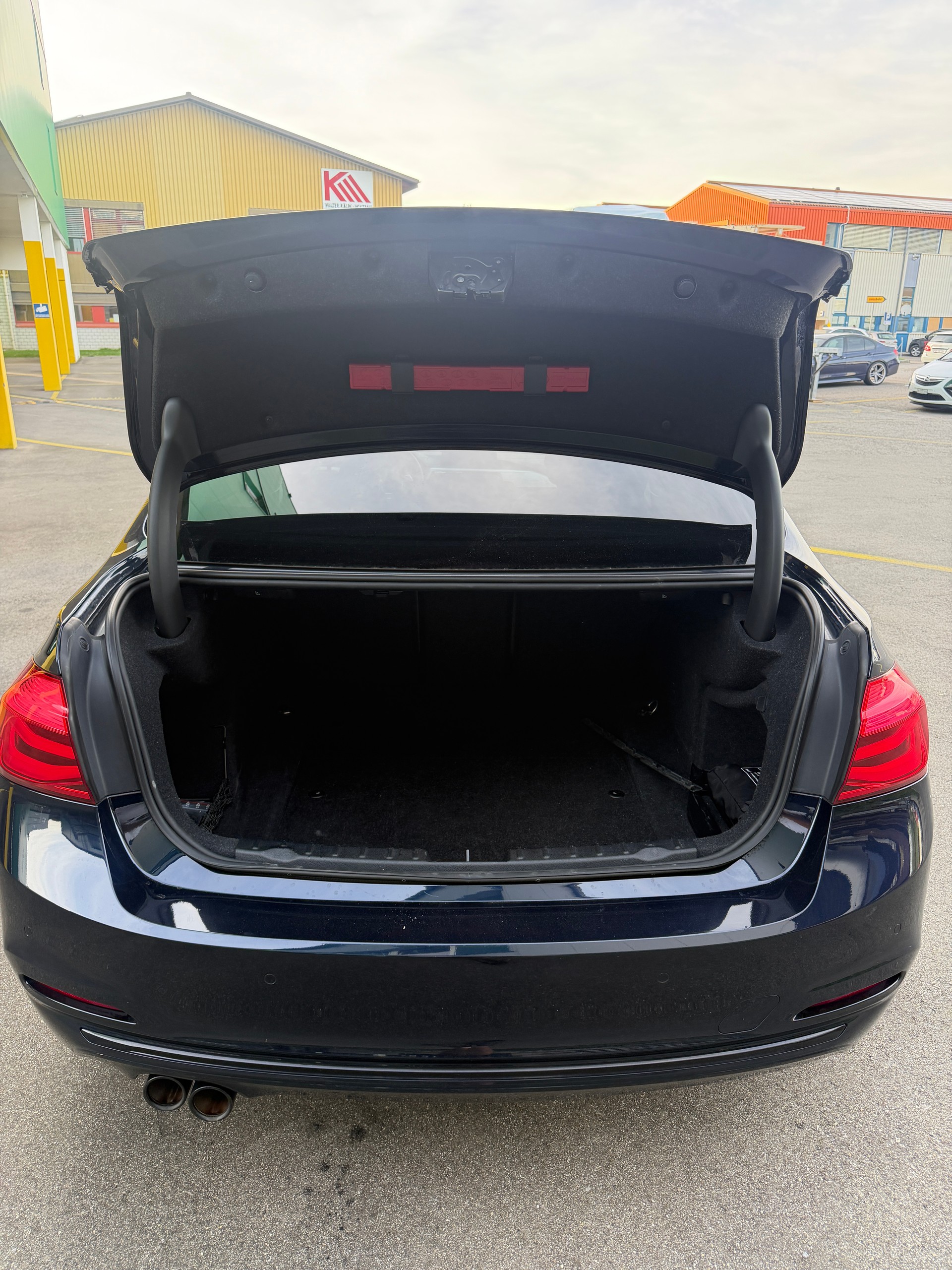 BMW 320d xDrive Luxury Line Steptronic-image-15