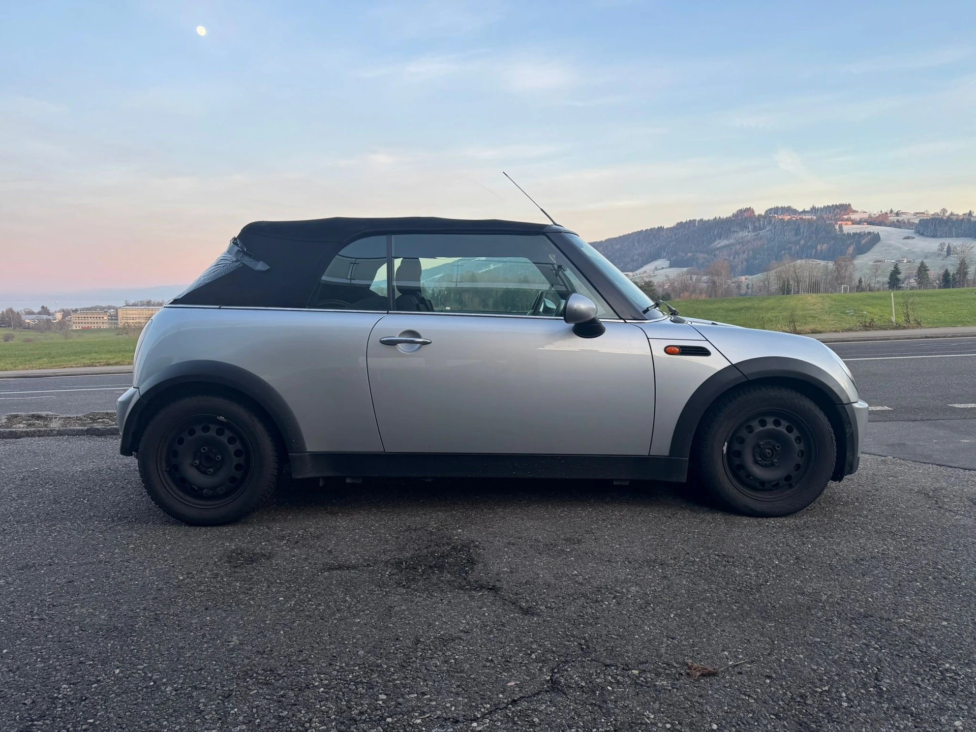 MINI Cooper Cabriolet-image-7
