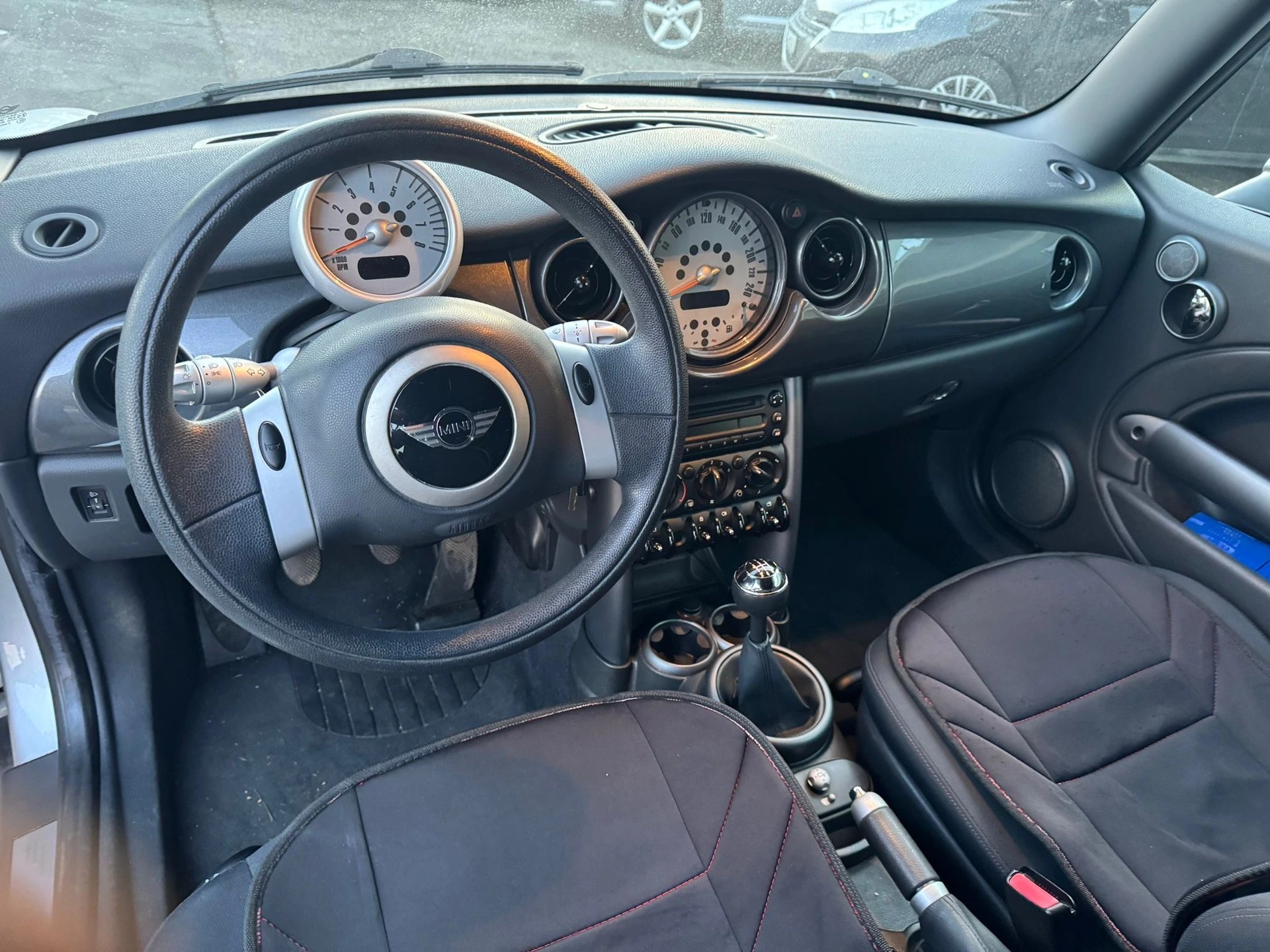MINI Cooper Cabriolet-image-10