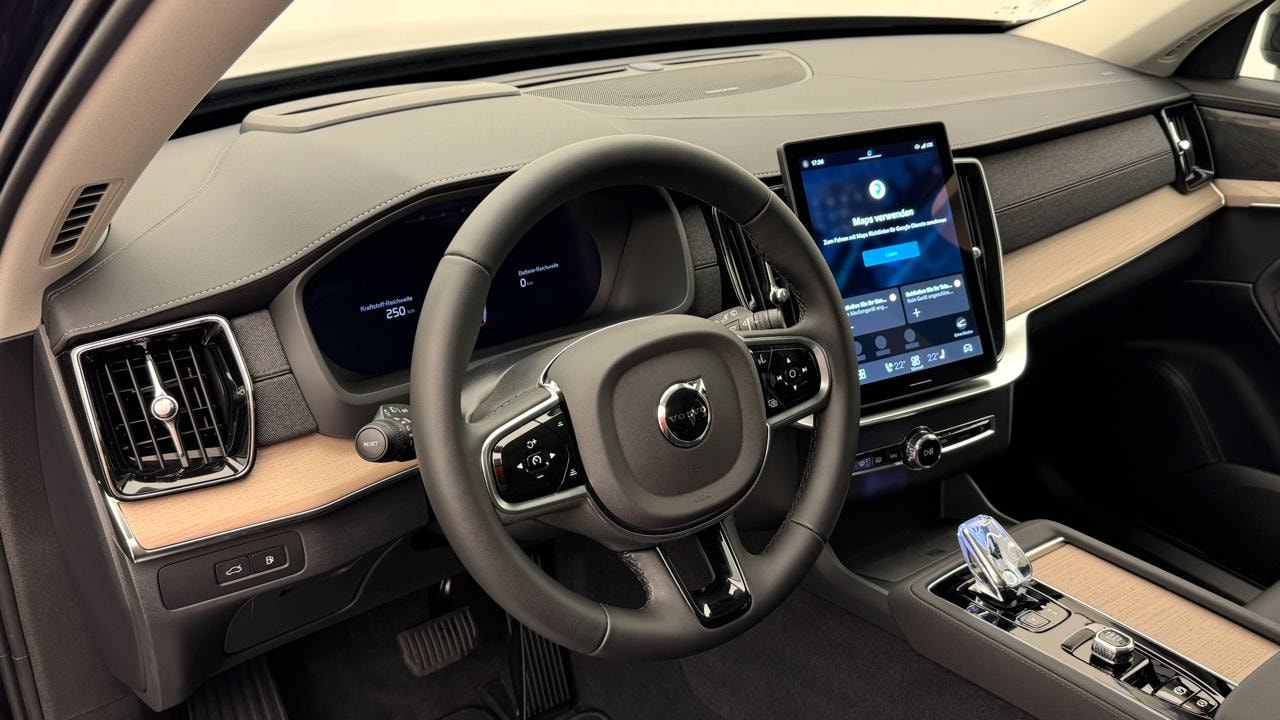 VOLVO XC90 T8 AWD PluginHybrid Plus Dark Geartronic-image-6