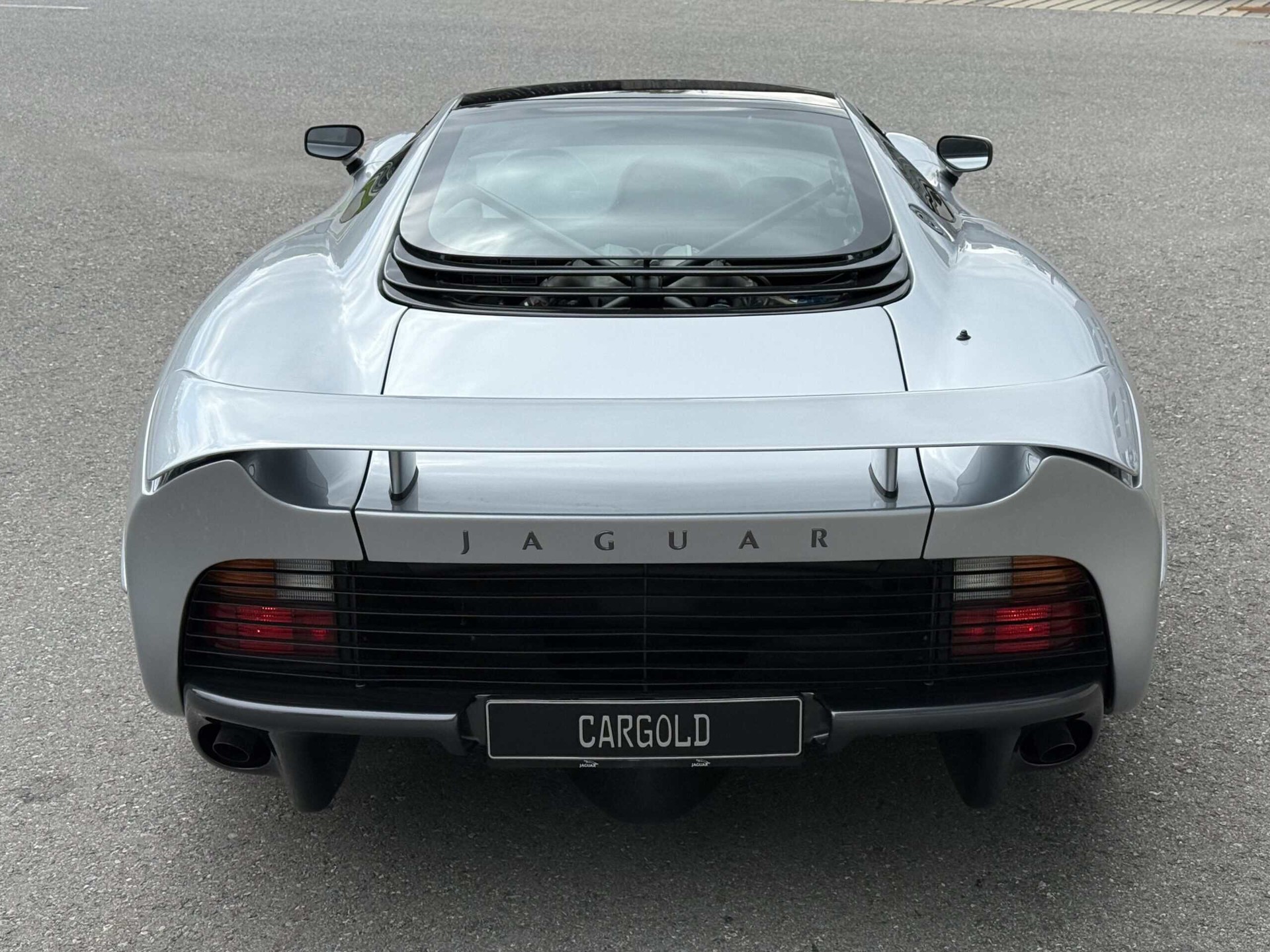 JAGUAR XJ 220-image-3