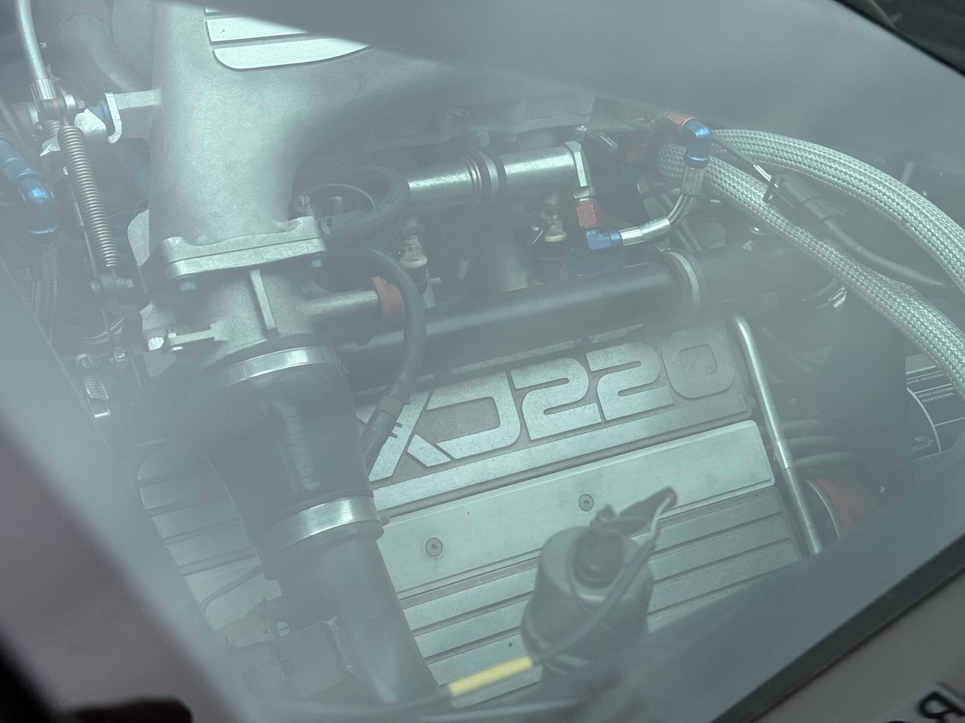 JAGUAR XJ 220-image-21