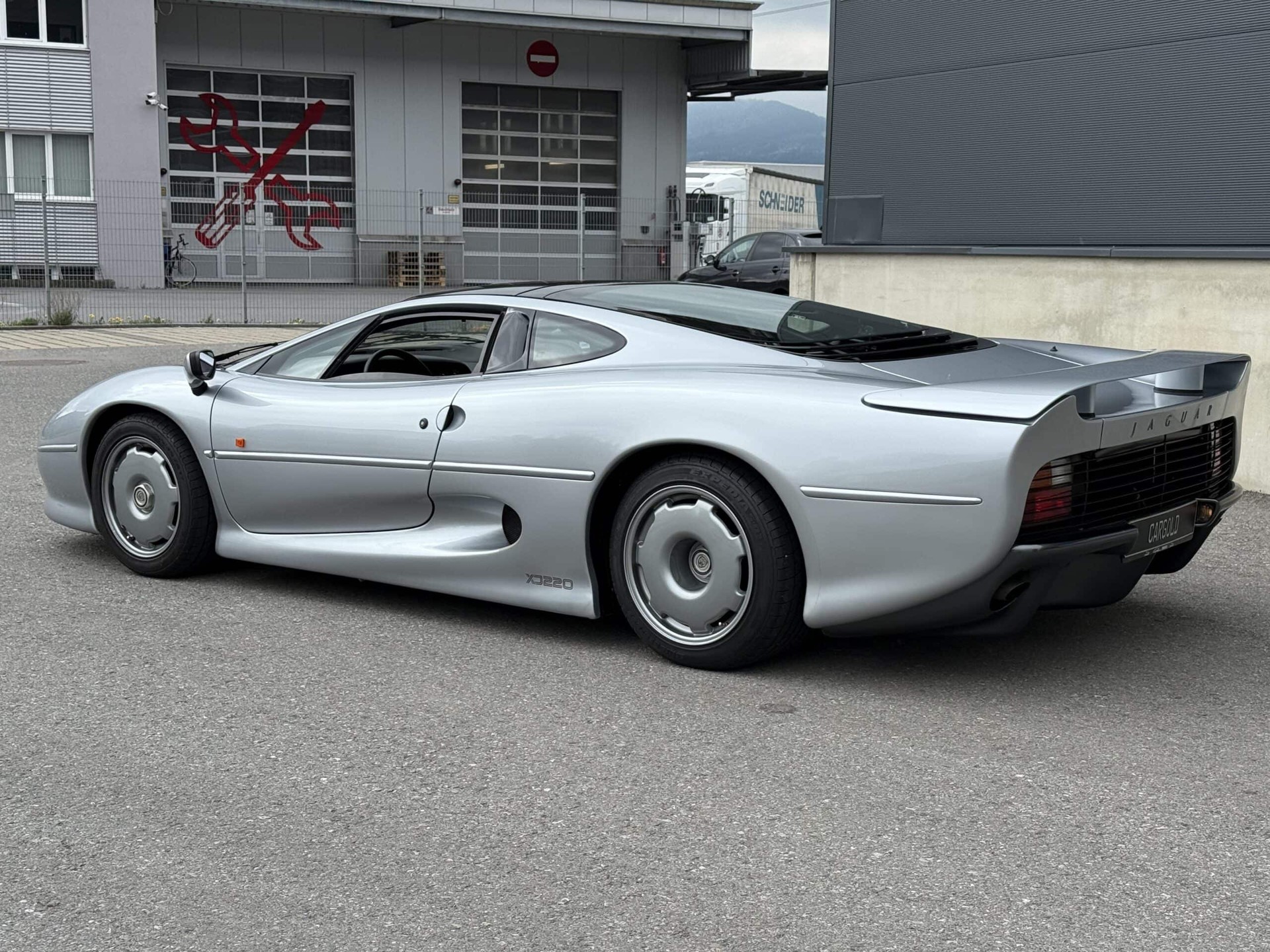 JAGUAR XJ 220-image-20
