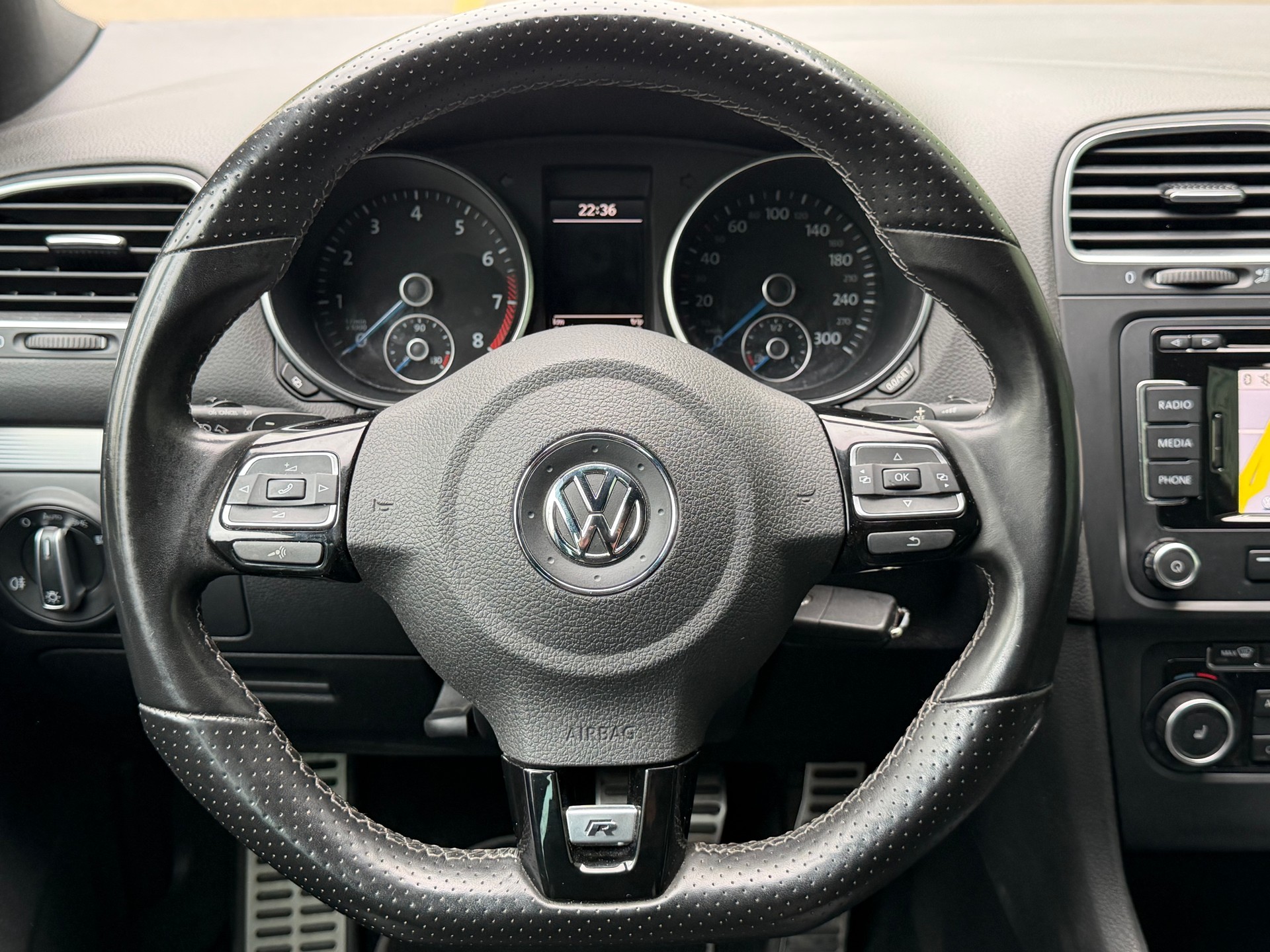 VW Golf 2.0 TSI R 4Motion DSG-image-14