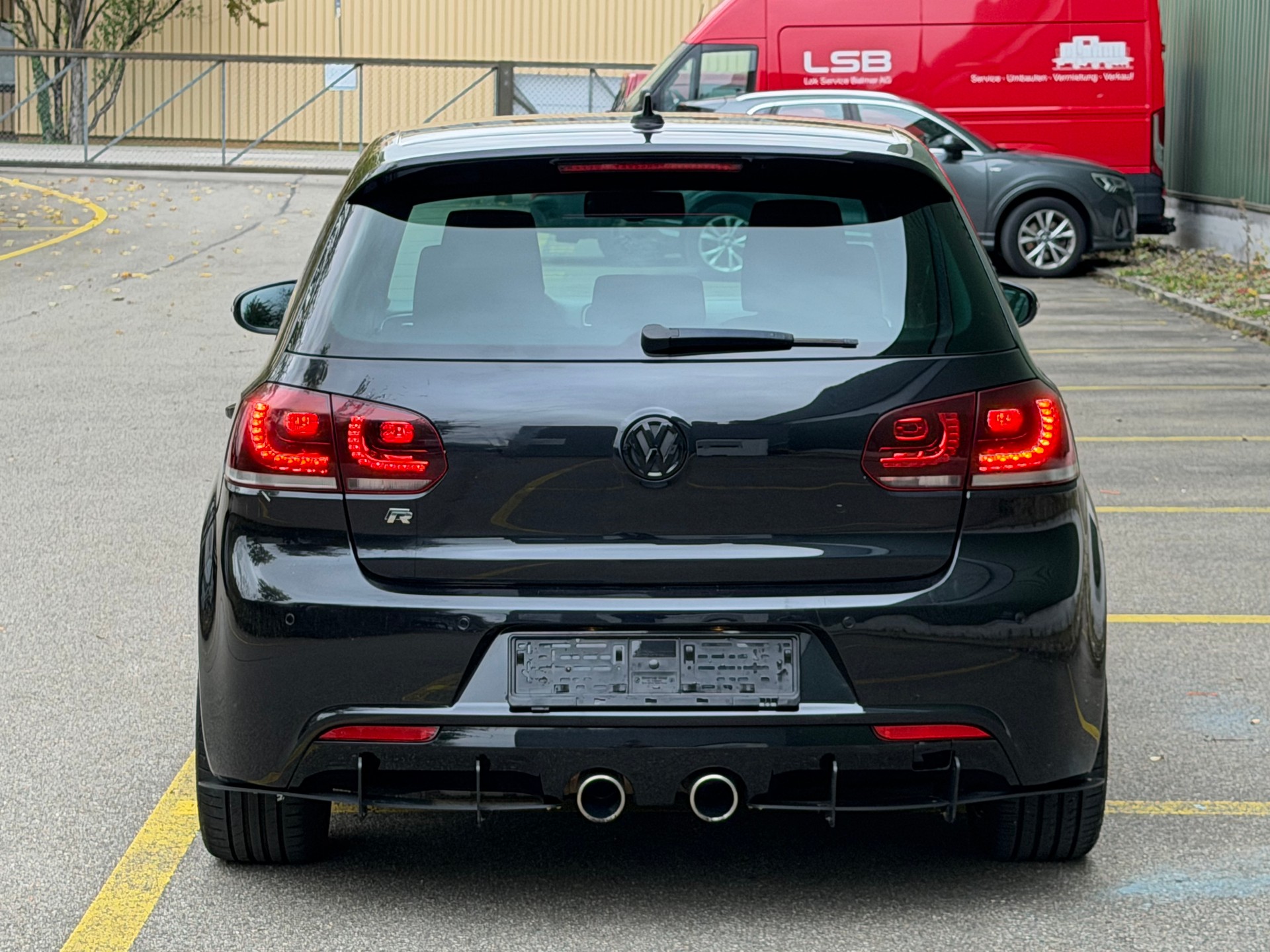 VW Golf 2.0 TSI R 4Motion DSG-image-4
