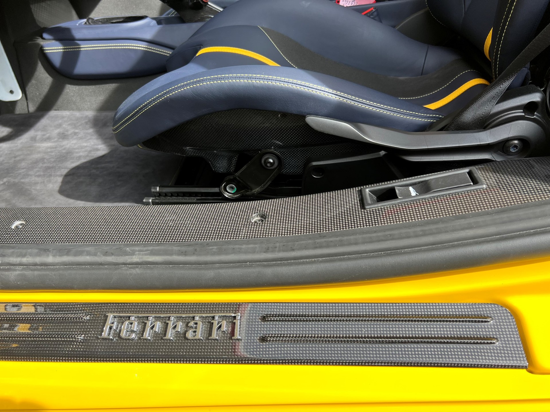 FERRARI 488 Pista Spider 3.9 V8-image-7