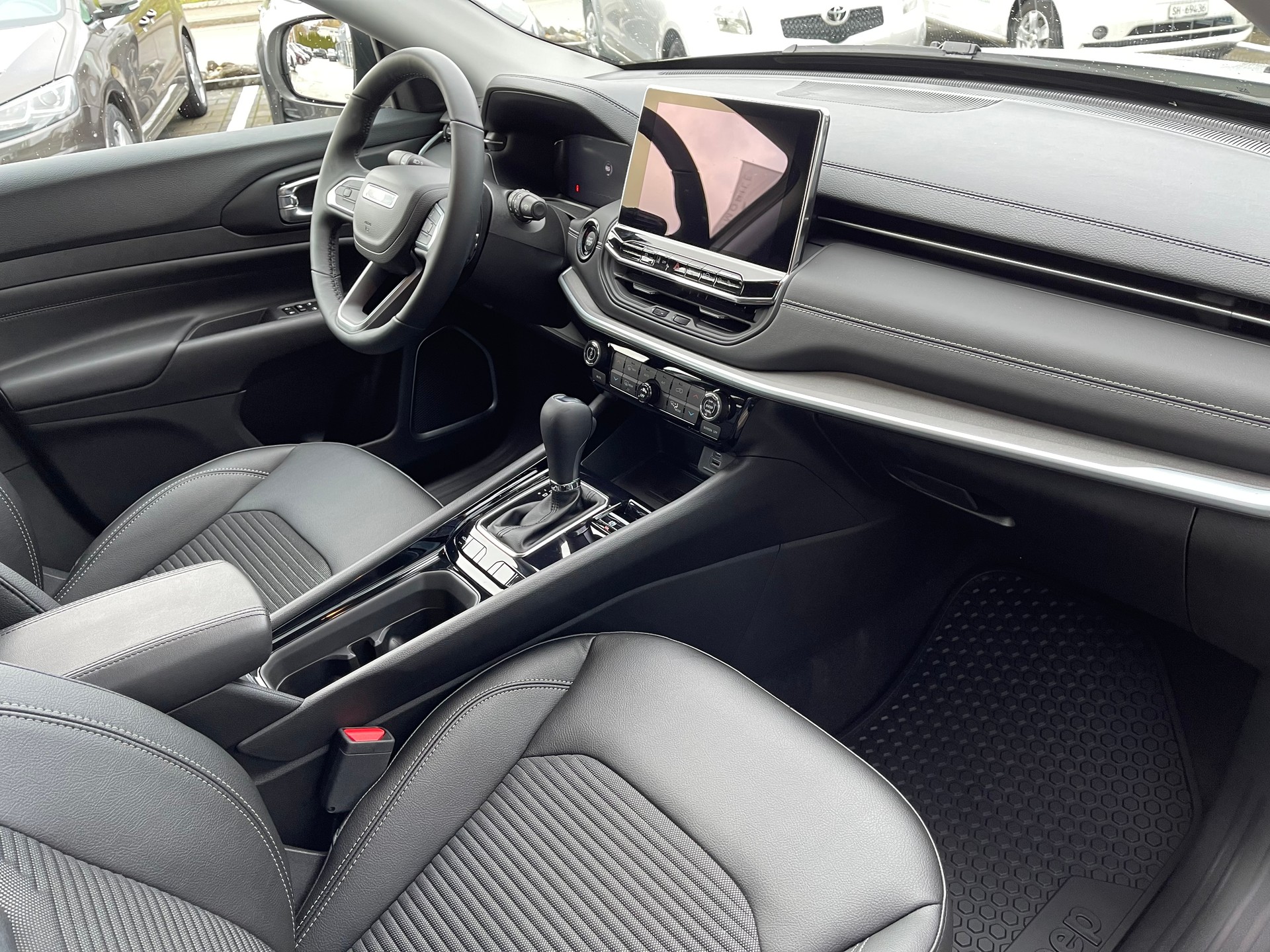 JEEP Compass 4x2 1.5 T MHEV Swiss Limited Plus-image-9
