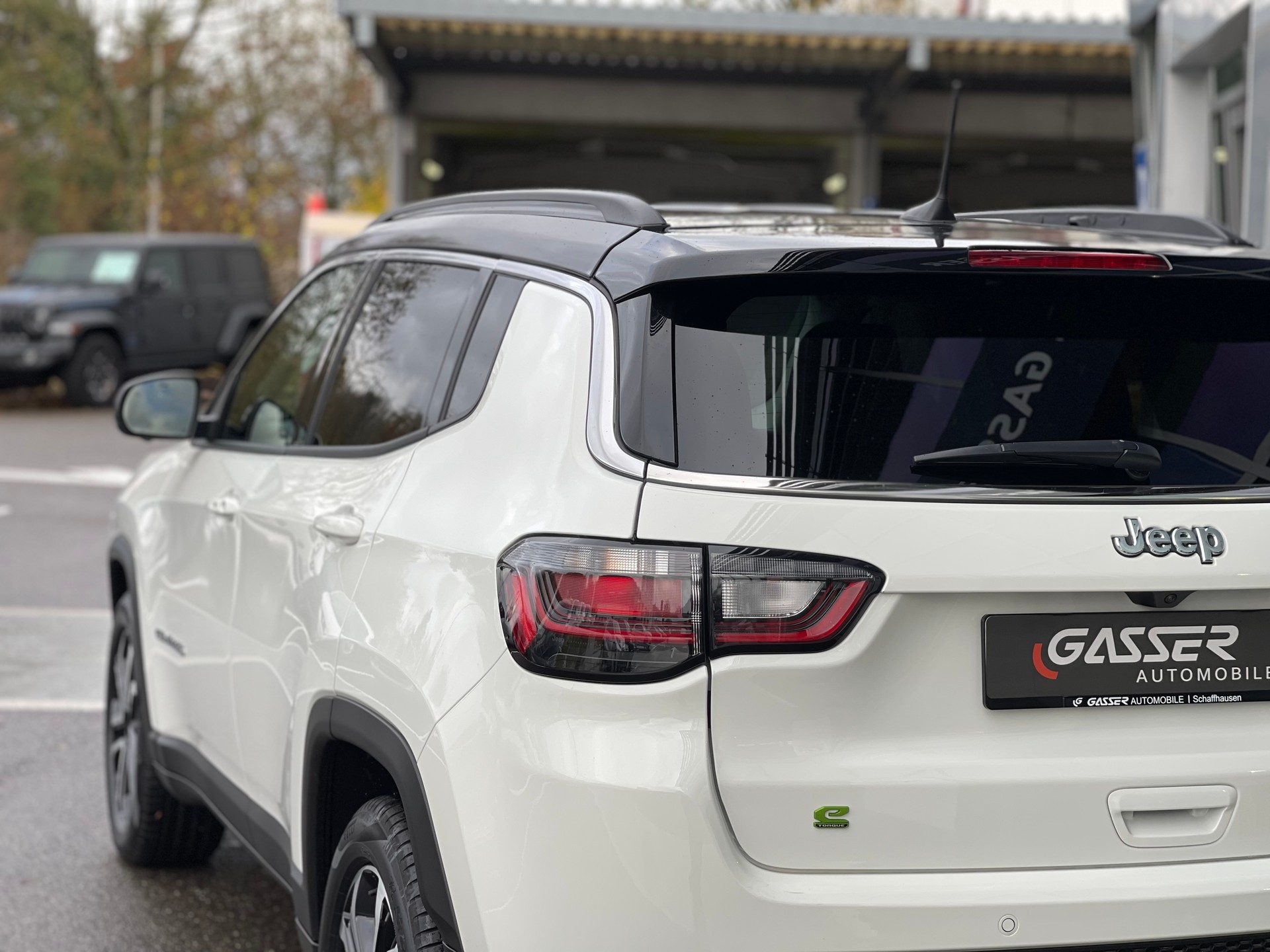JEEP Compass 4x2 1.5 T MHEV Swiss Limited Plus-image-4