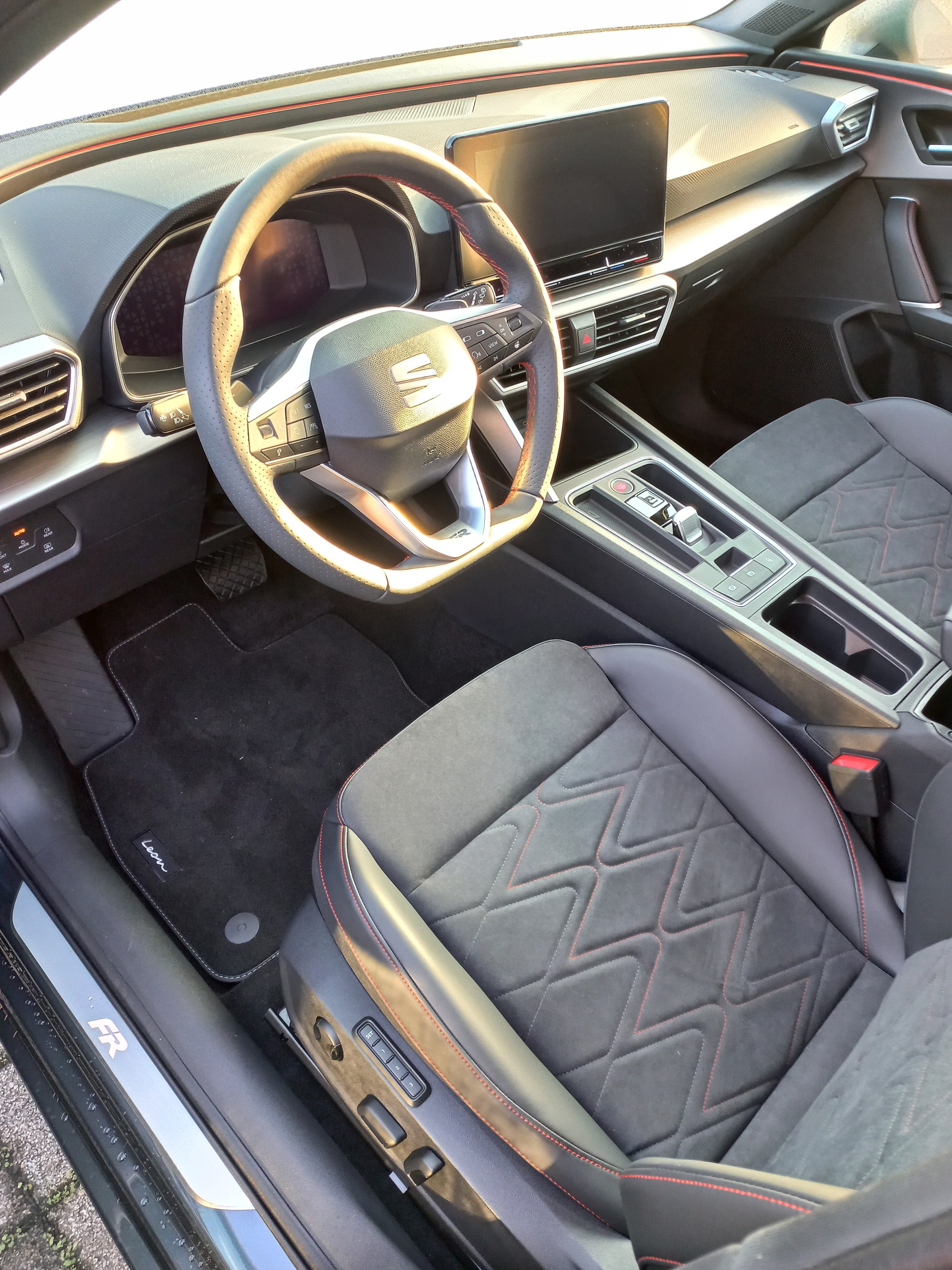 SEAT Leon 1.5 eTSI mHEV DSG Move FR-image-4