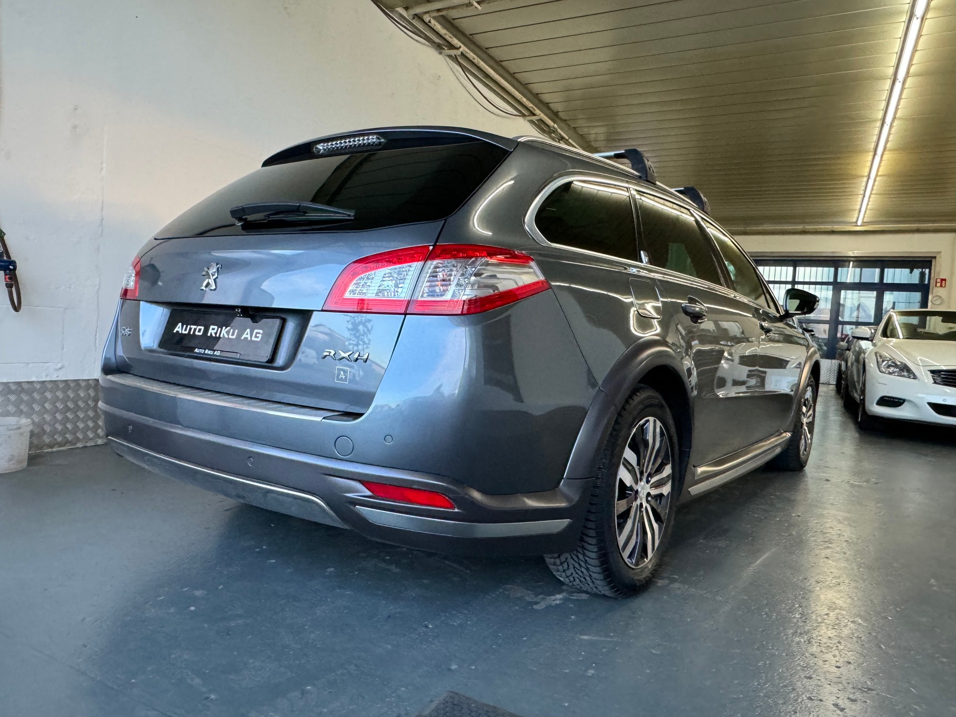 PEUGEOT 508 RXH 2.0 HDI Hybrid4 EGS6-image-8