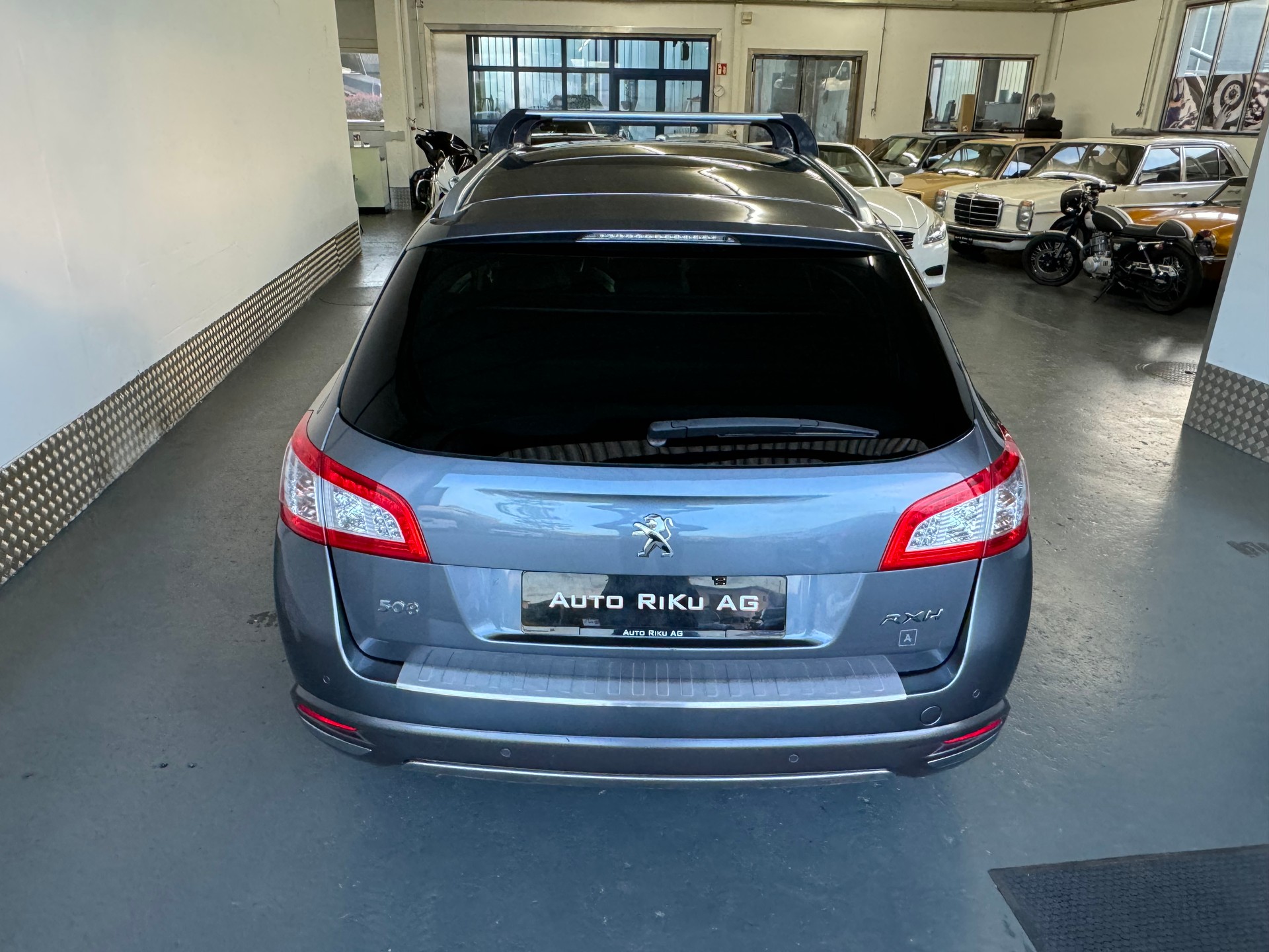 PEUGEOT 508 RXH 2.0 HDI Hybrid4 EGS6-image-9
