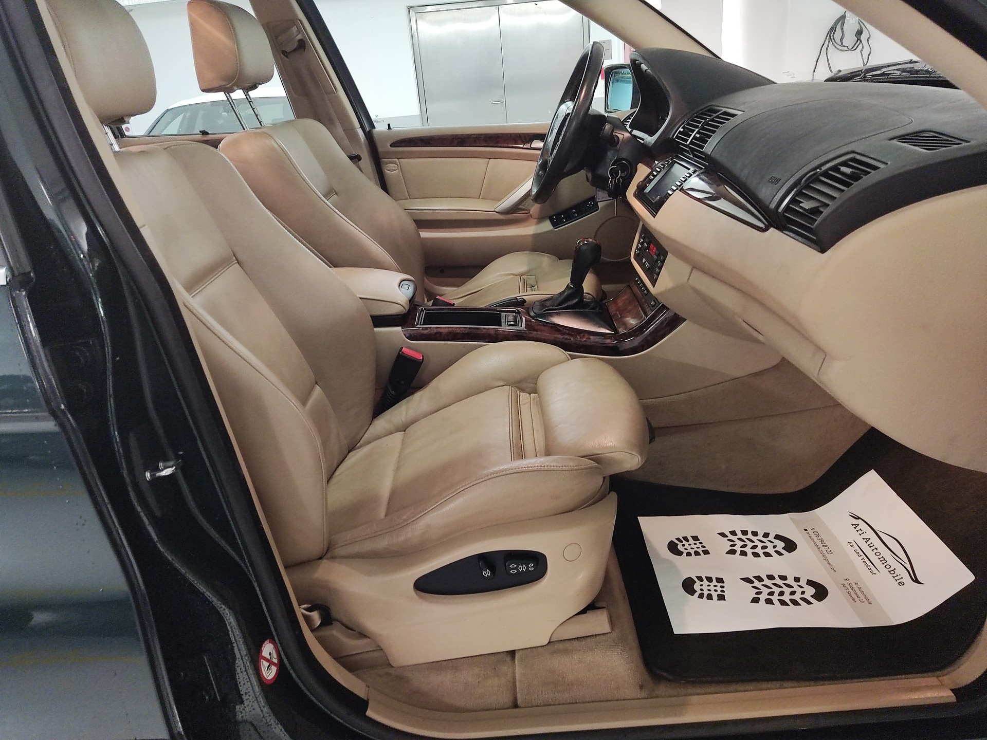 BMW X5 4.4i-image-11