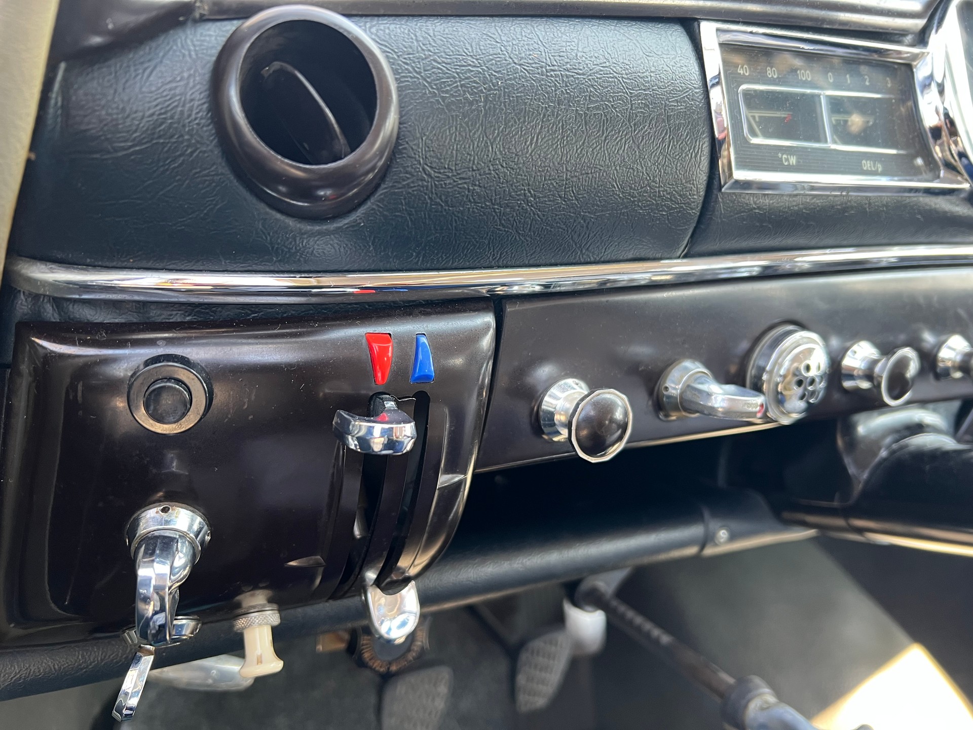 MERCEDES-BENZ 180D-image-7