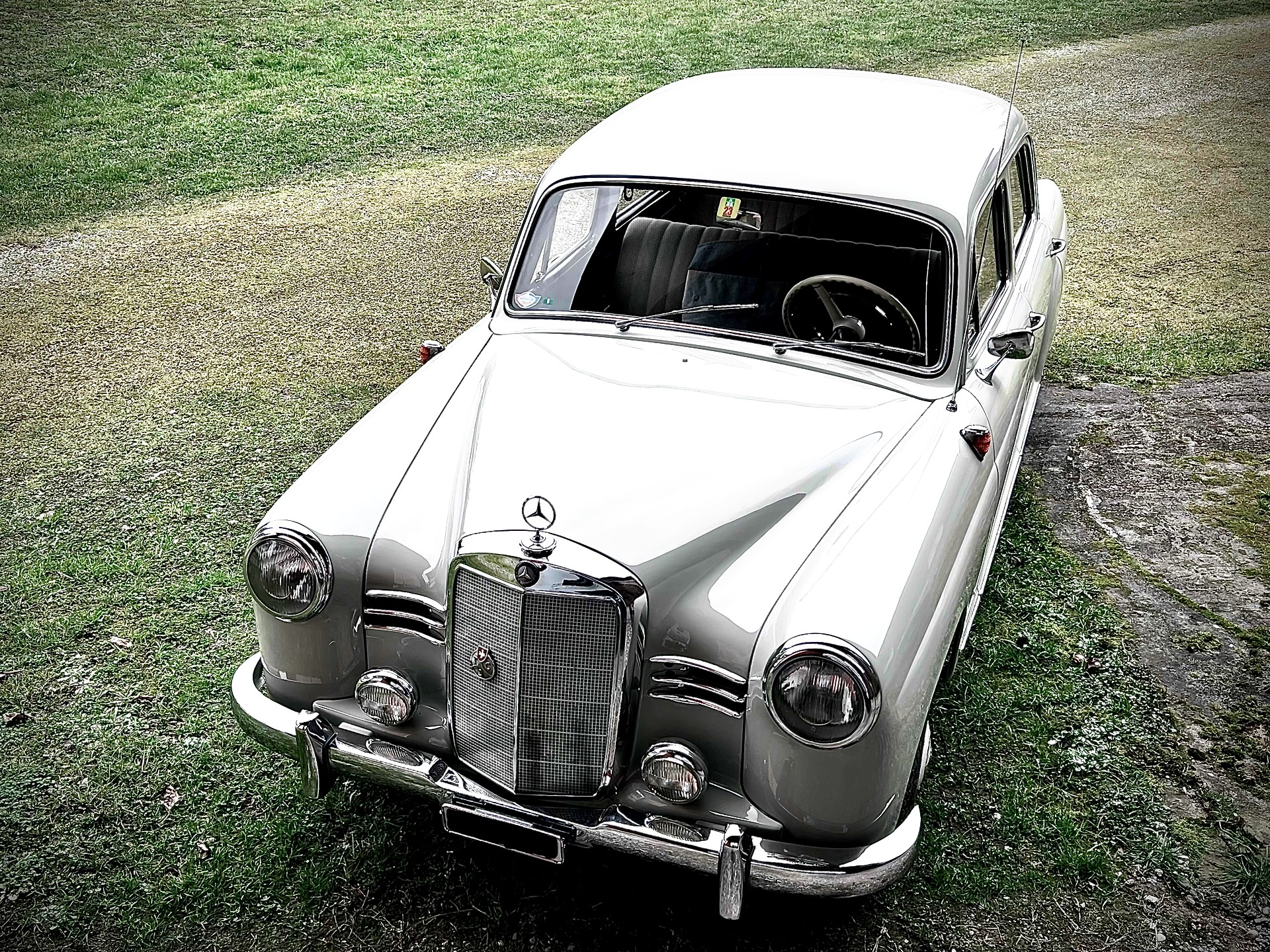 MERCEDES-BENZ 180D-image-0