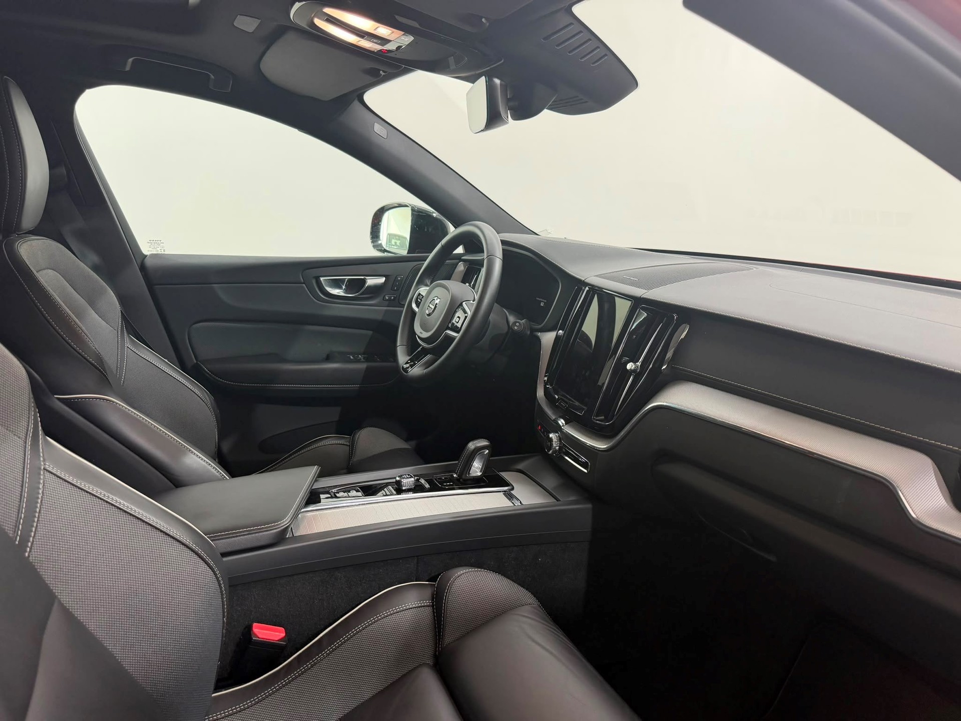 VOLVO XC60 2.0 T6 TE R-Design eAWD-image-4