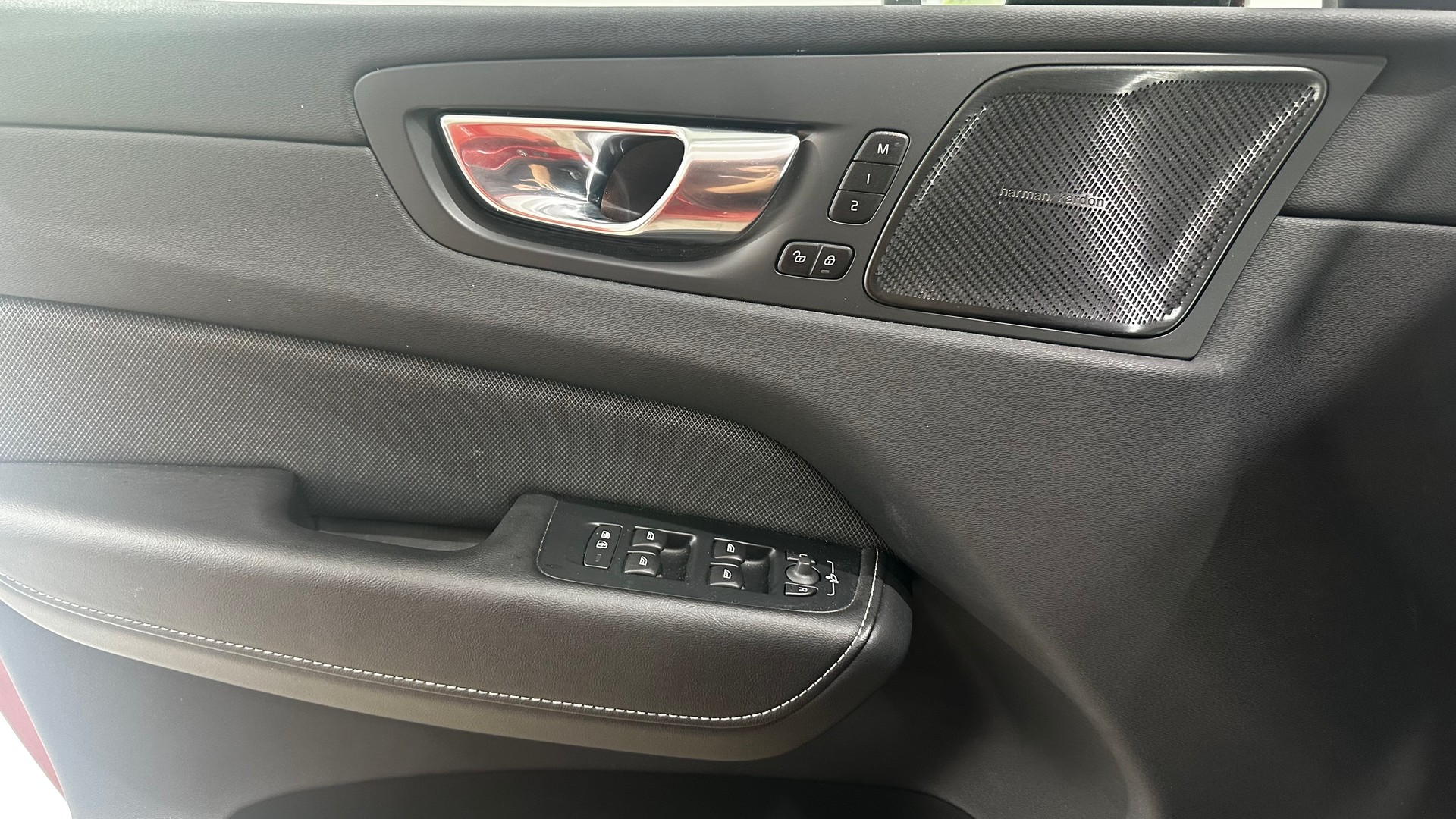 VOLVO XC60 2.0 T6 TE R-Design eAWD-image-11