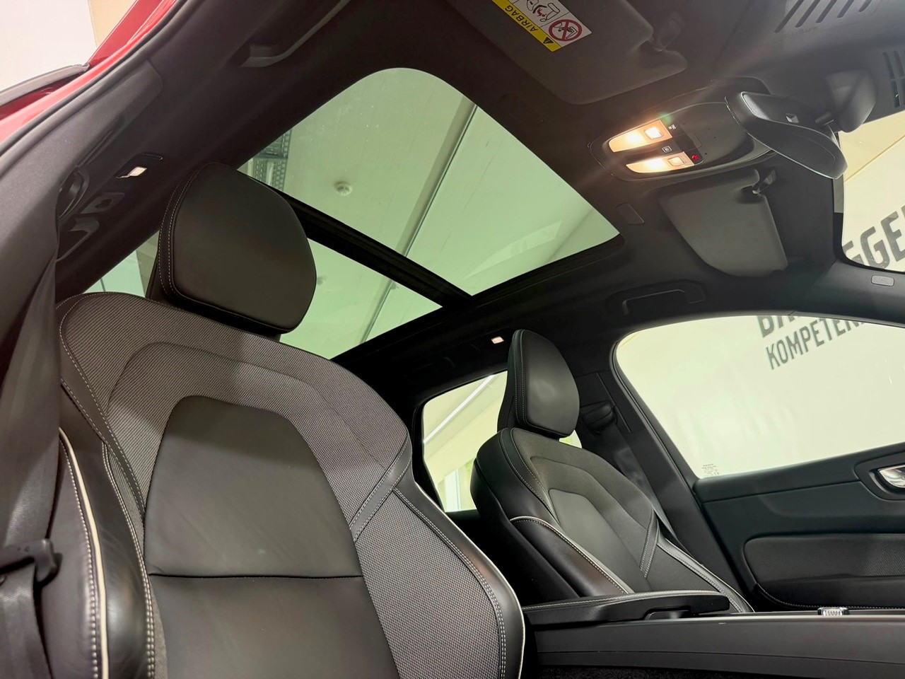 VOLVO XC60 2.0 T6 TE R-Design eAWD-image-13
